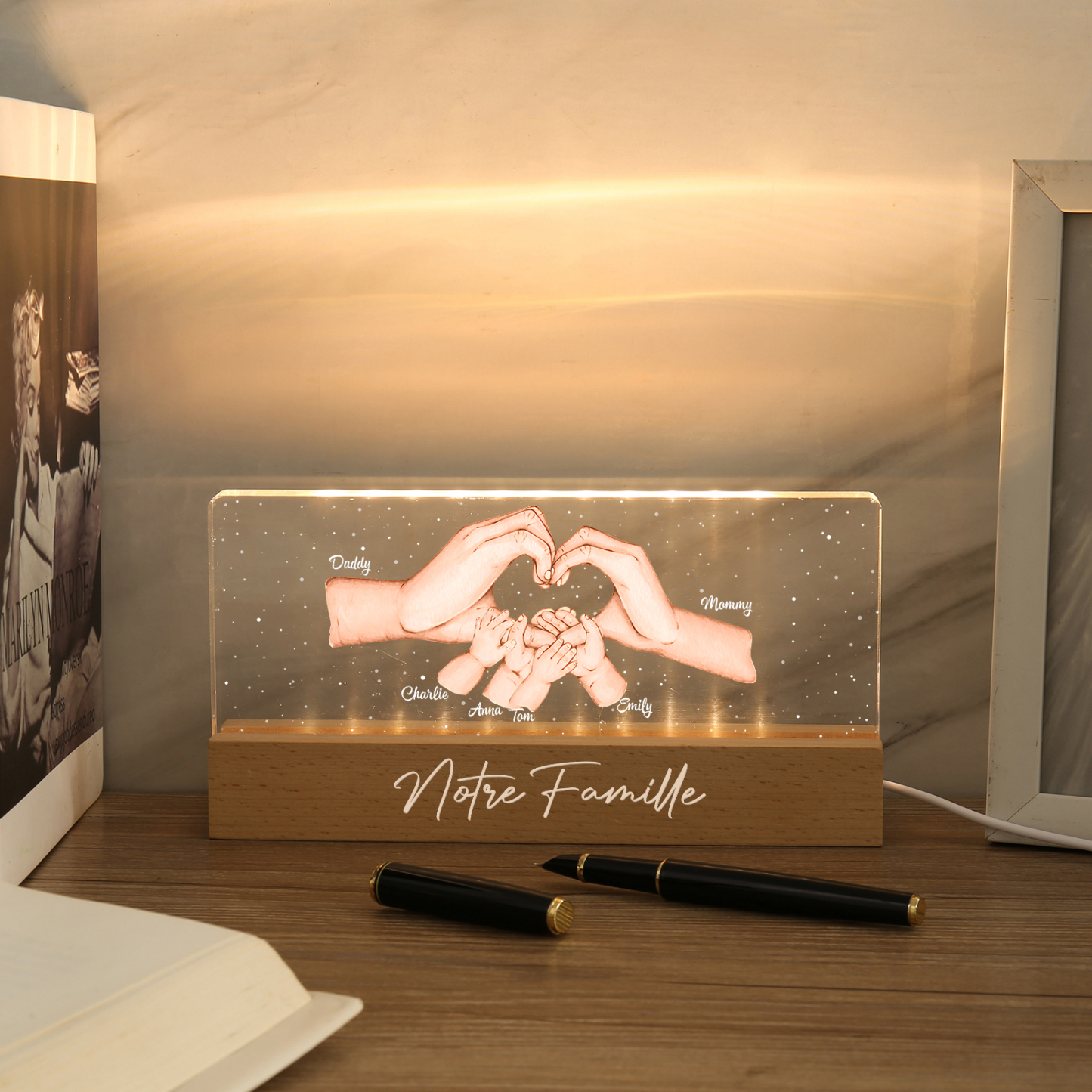 À ma Famille- Lampe de chevet LED la Main dans la Main 6 Prénoms Personnalisés avec Texte