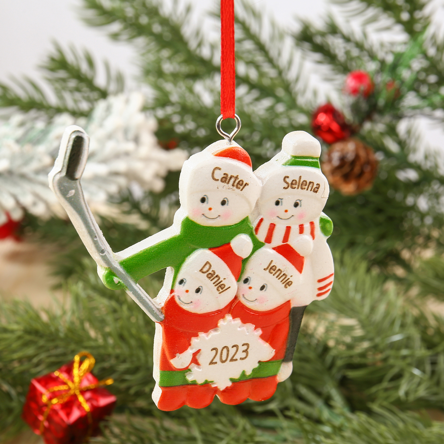 Ornements de Noël en Résine Bonhomme de Neige 4 Prénoms Personnalisés avec Année