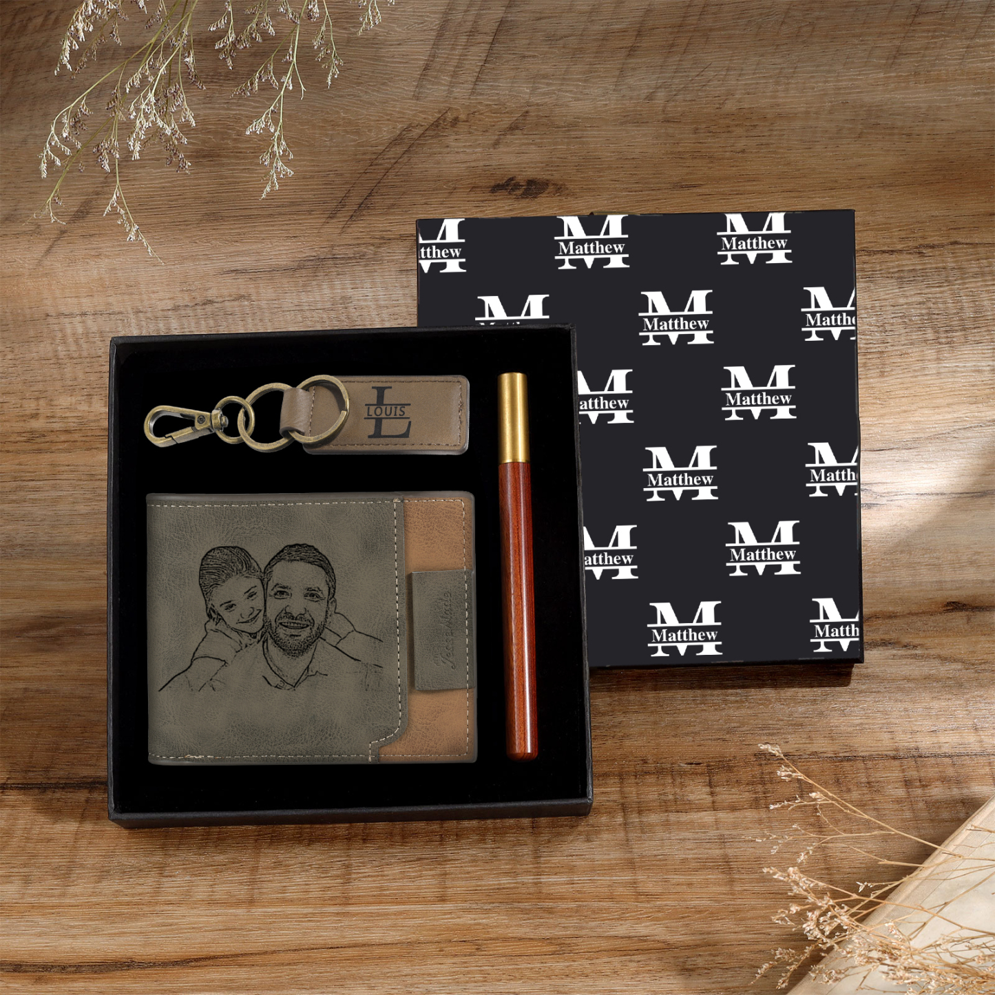 Coffret Cadeau 3PCS - Portefeuille classique Porte-Clés et Stylo 3 Prénoms et 3 Lettres Personnalisés avec 1 Photo Coffret Cadeau pour Homme