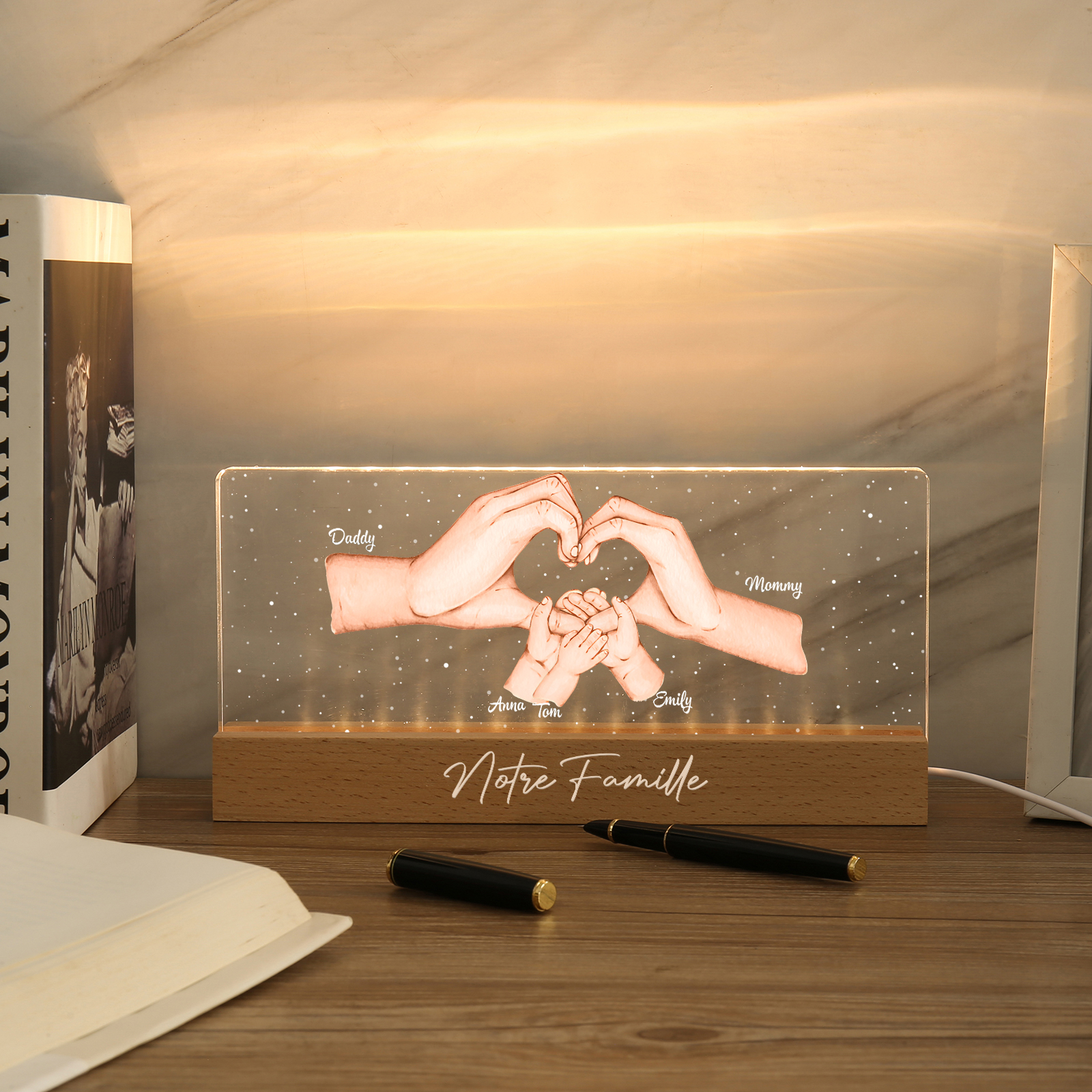 À ma Famille- Lampe de chevet LED la Main dans la Main 5 Prénoms Personnalisés avec Texte