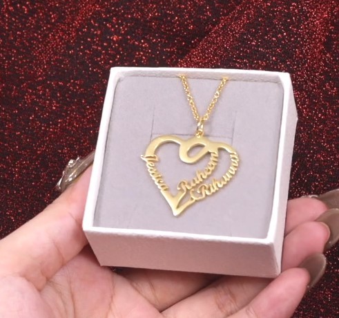 Collier Prénom Personnalisé Pour Femmes avec 3 Prénoms