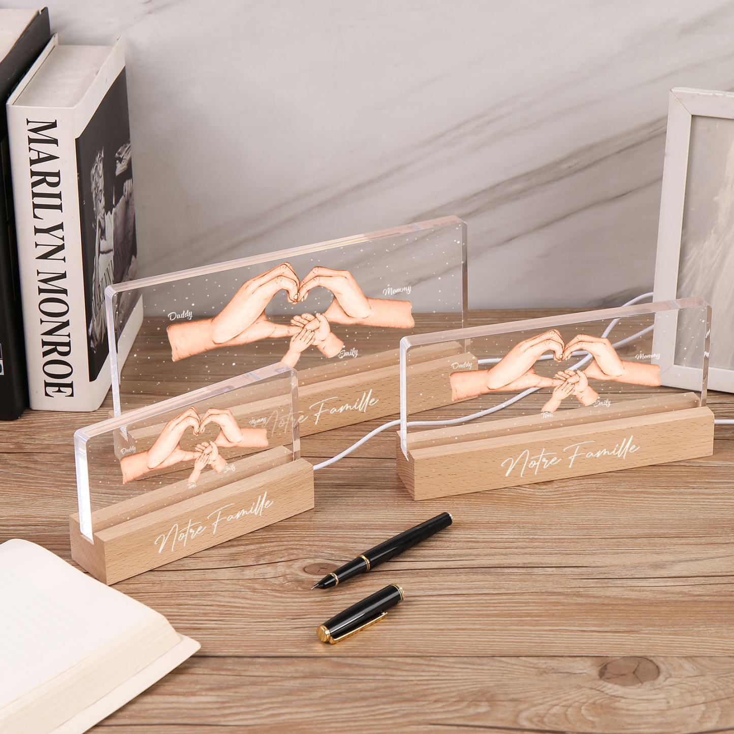 À ma Famille- Lampe de chevet LED la Main dans la Main 4 Prénoms Personnalisés avec Texte
