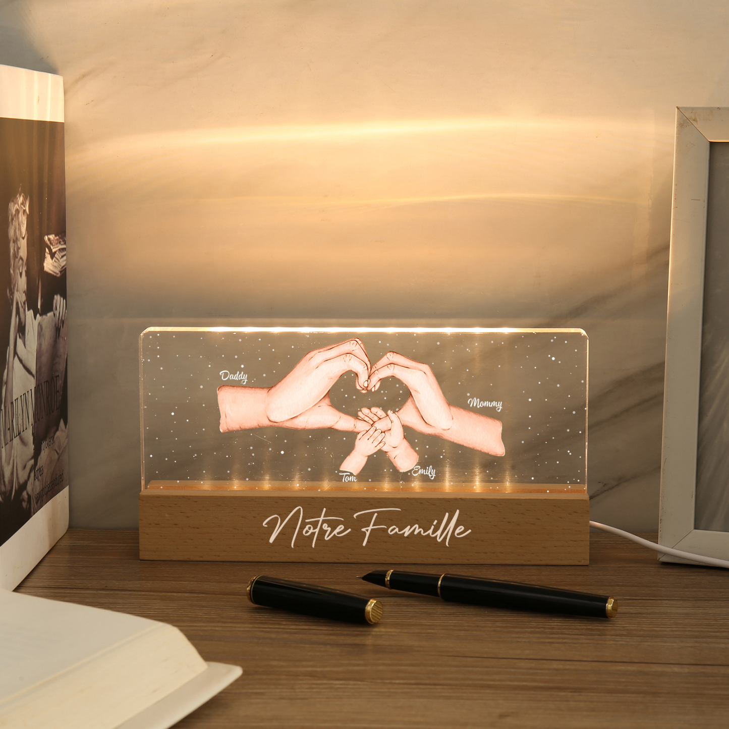 À ma Famille- Lampe de chevet LED la Main dans la Main 4 Prénoms Personnalisés avec Texte