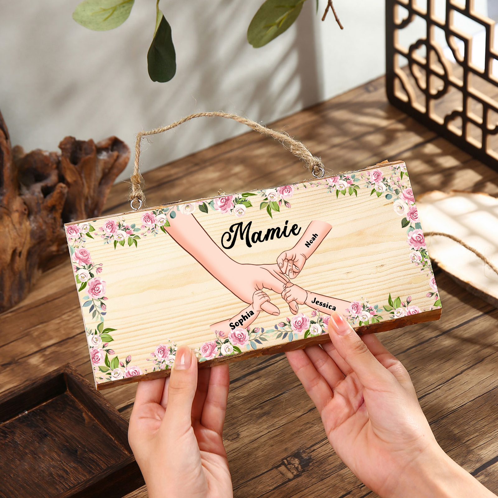 À ma Mamie - Décoration en bois la main dans la main 1-6 Prénoms Personnalisés pour Famille Peinture Décorative