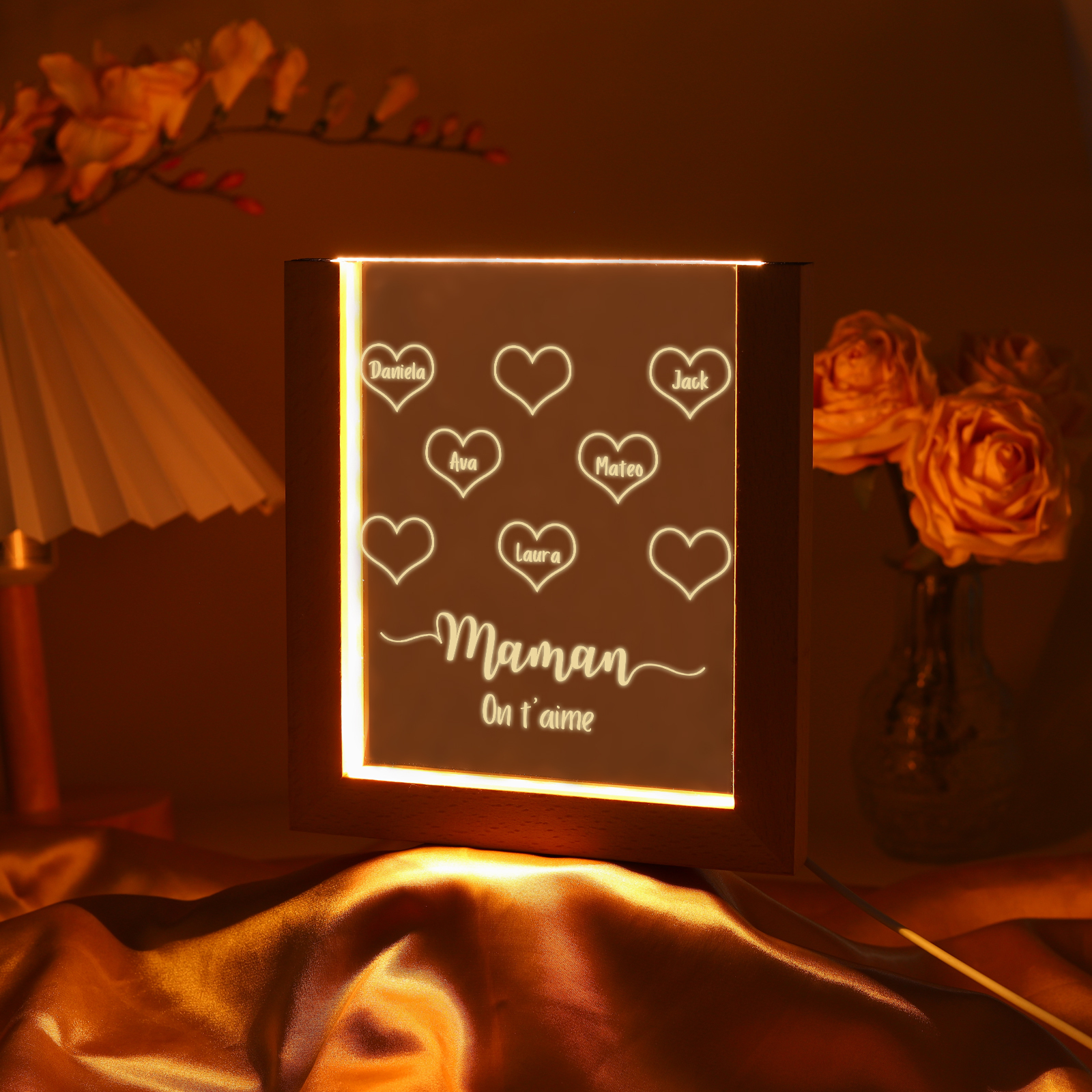 À Maman/Mamie - Lampe de chevet LED Cœurs 5 Prénoms Personnalisés avec 1 Texte