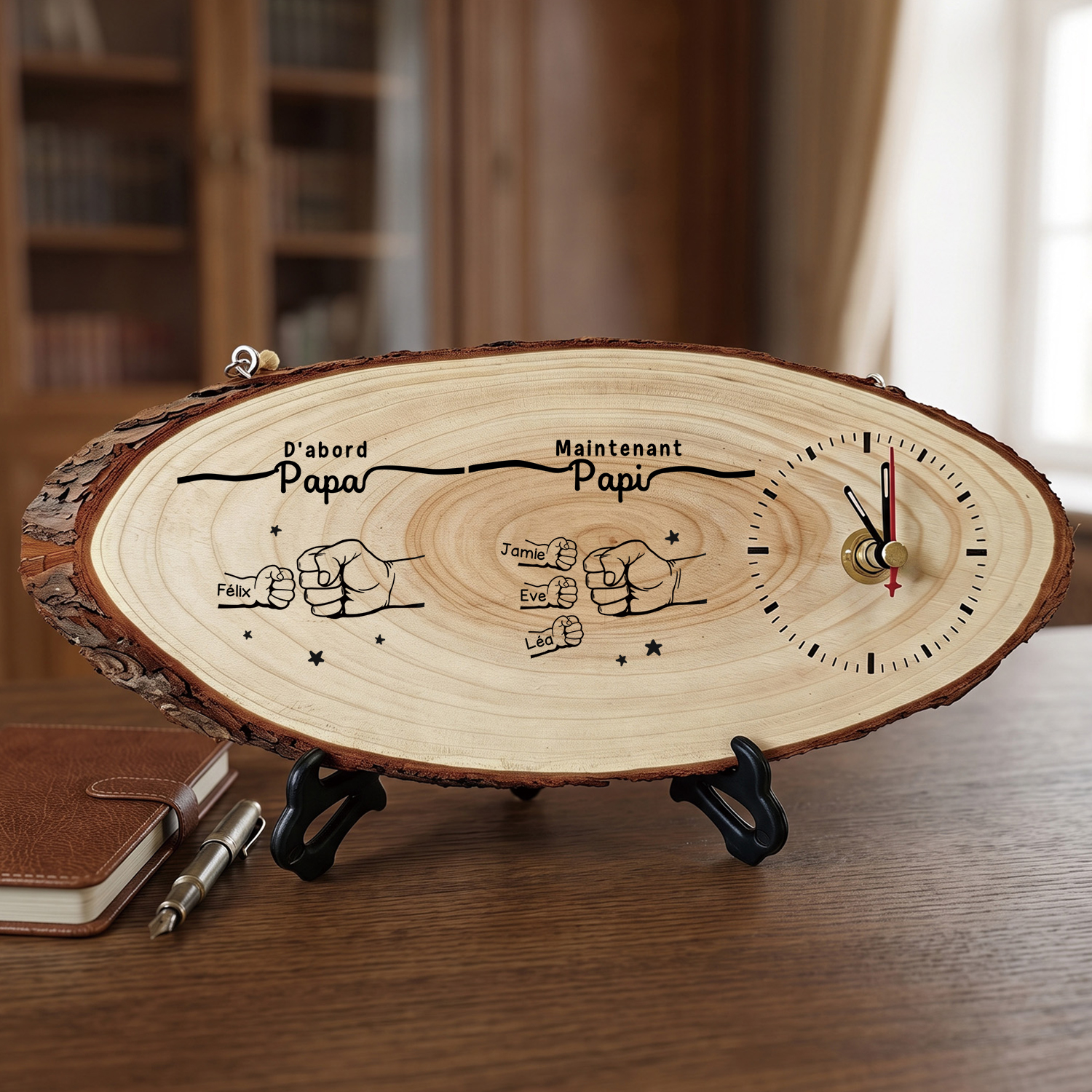 Horloge murale Personnalisée en Bois avec 2 à 12 Prénoms, motif poings qui se cognent, Cadeau pour Papa ou Papi
