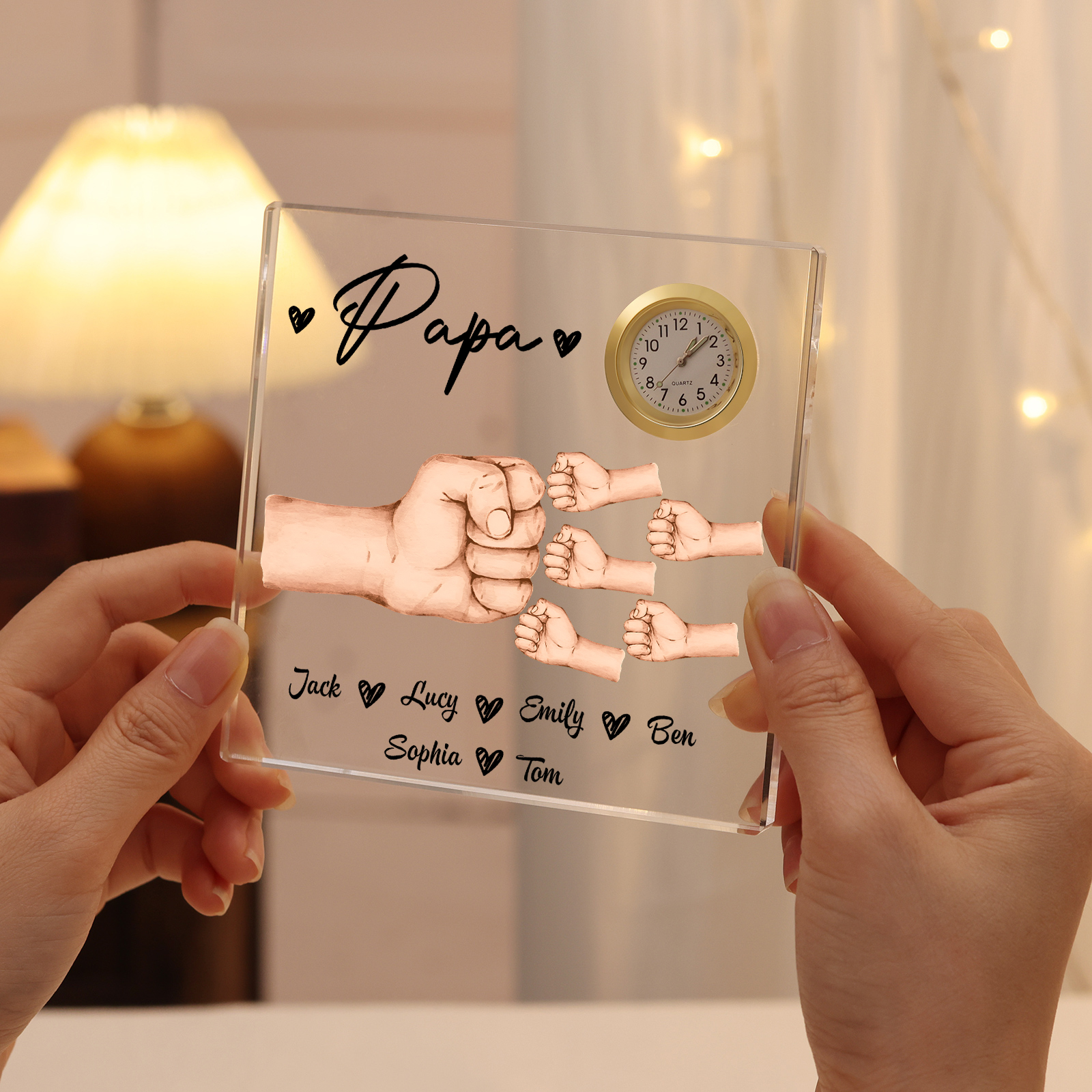 À Papa/Papi - Plaque Acrylique Poings Carré avec Horloge 6 Prénoms et 1 Texte Personnalisés