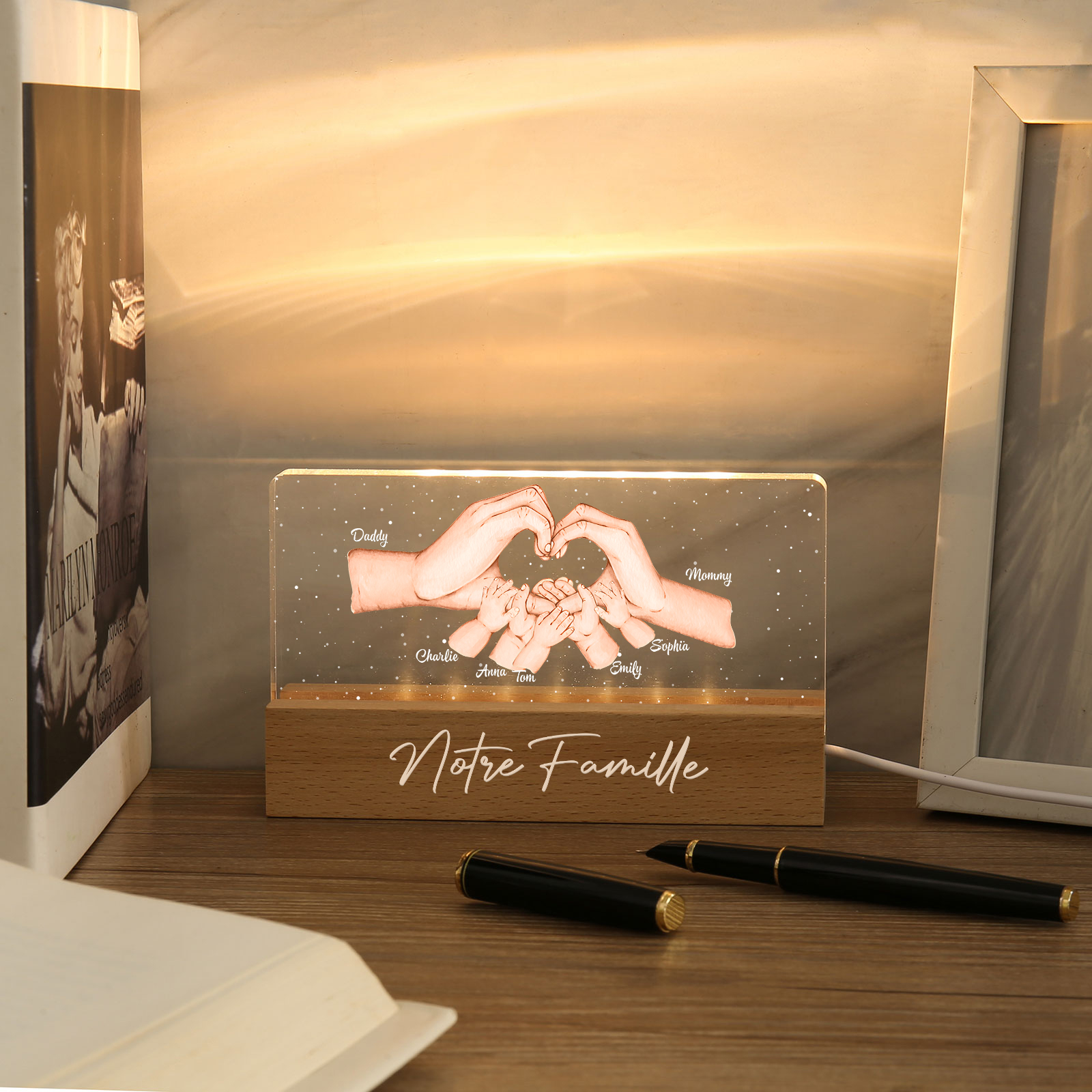 À ma Famille- Lampe de chevet LED la Main dans la Main 7 Prénoms Personnalisés avec Texte