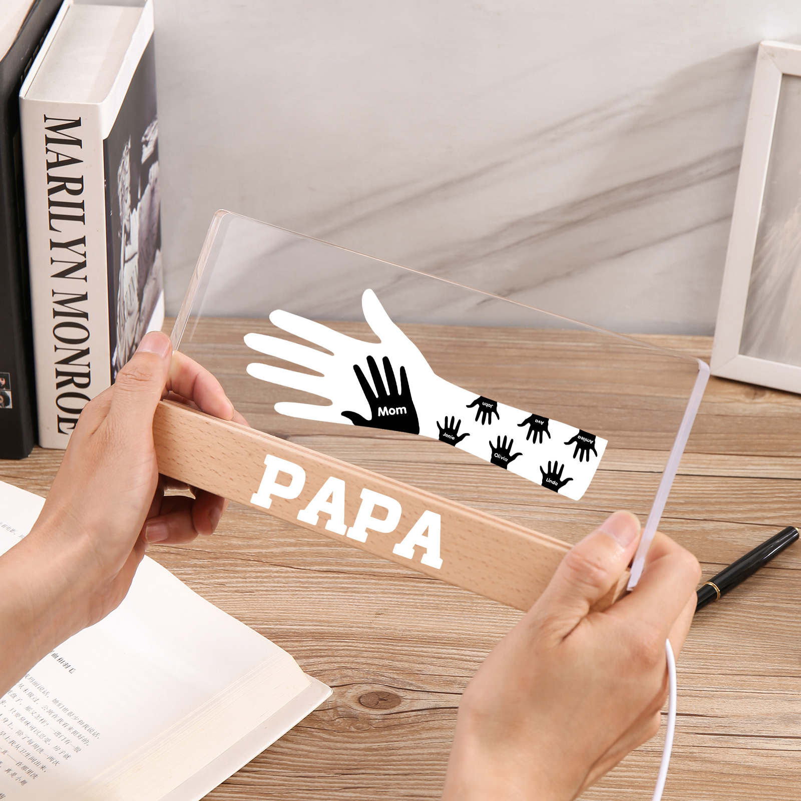 À Papa/Maman- Lampe de chevet LED Mains 7 Prénoms Personnalisés avec Texte pour Famille