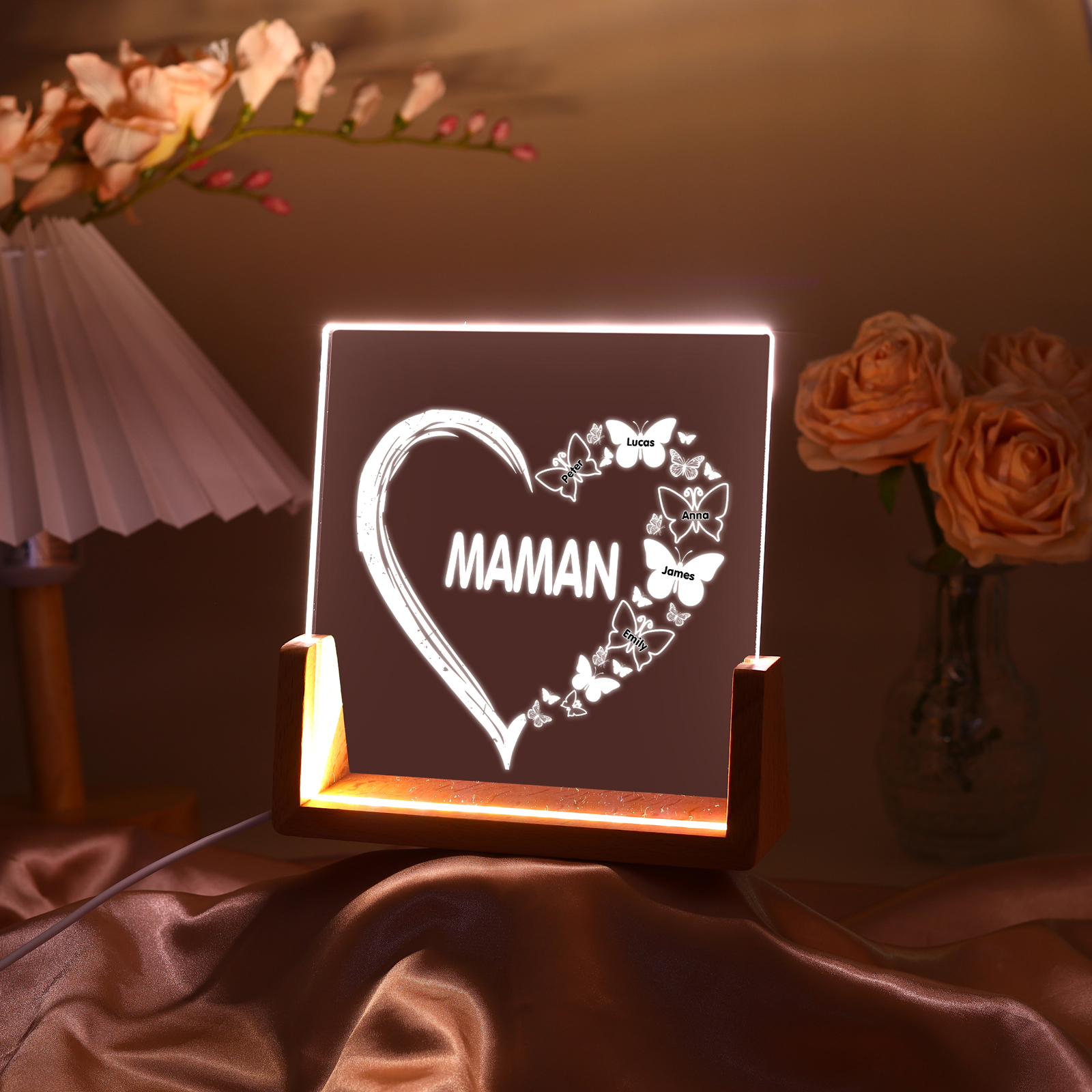 À Maman/Mamie - Lampe de chevet LED Cœur et Papillon 5 Prénoms Personnalisés avec Texte pour Famille