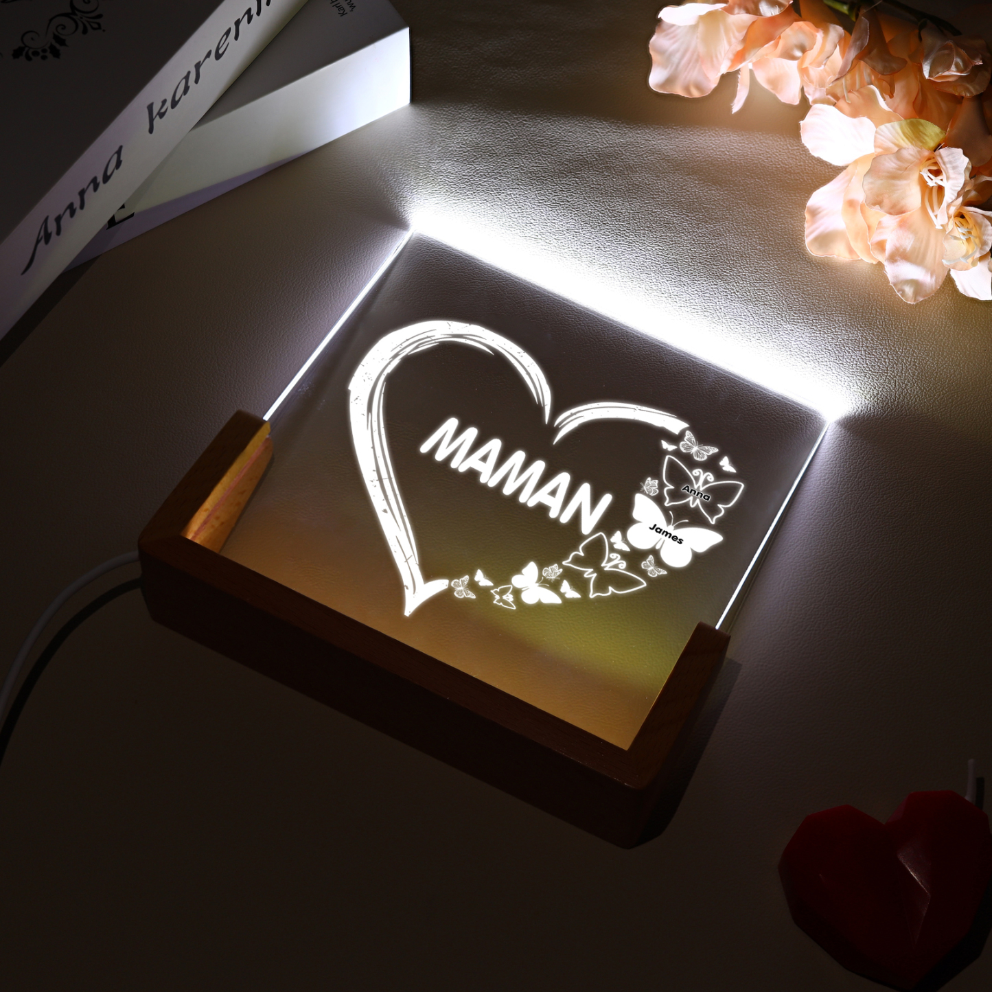 À Maman/Mamie - Lampe de chevet LED Cœur et Papillon 2 Prénoms Personnalisés avec Texte pour Famille