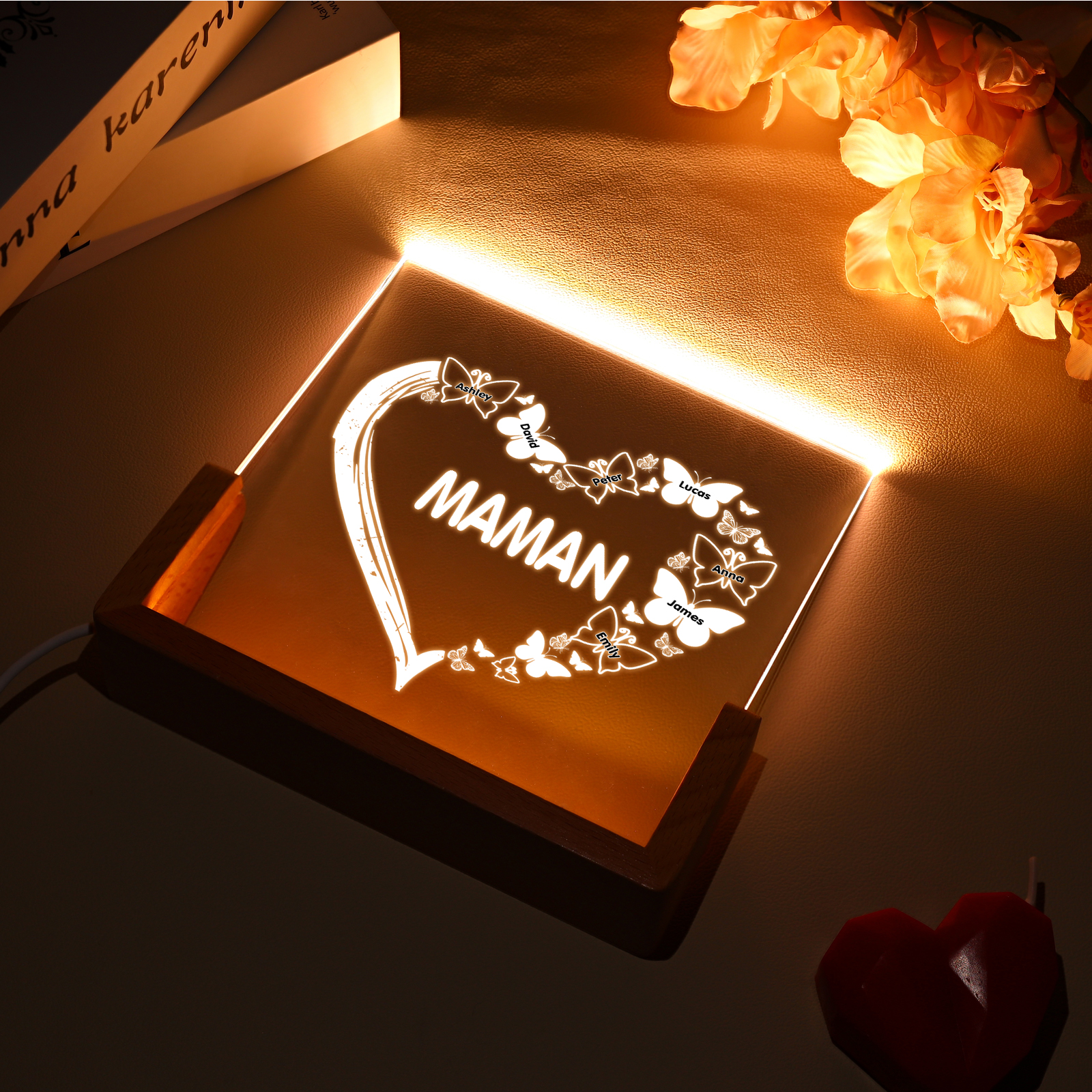 À Maman/Mamie - Lampe de chevet LED Cœur et Papillon 7 Prénoms Personnalisés avec Texte pour Famille