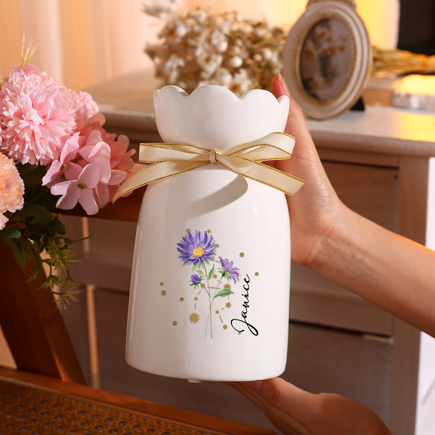 Vase Personnalisé en Céramique avec Fleur de Naissance et Prénom, Décoration Élégante, Idée Cadeau pour Femme, Maman ou Mamie