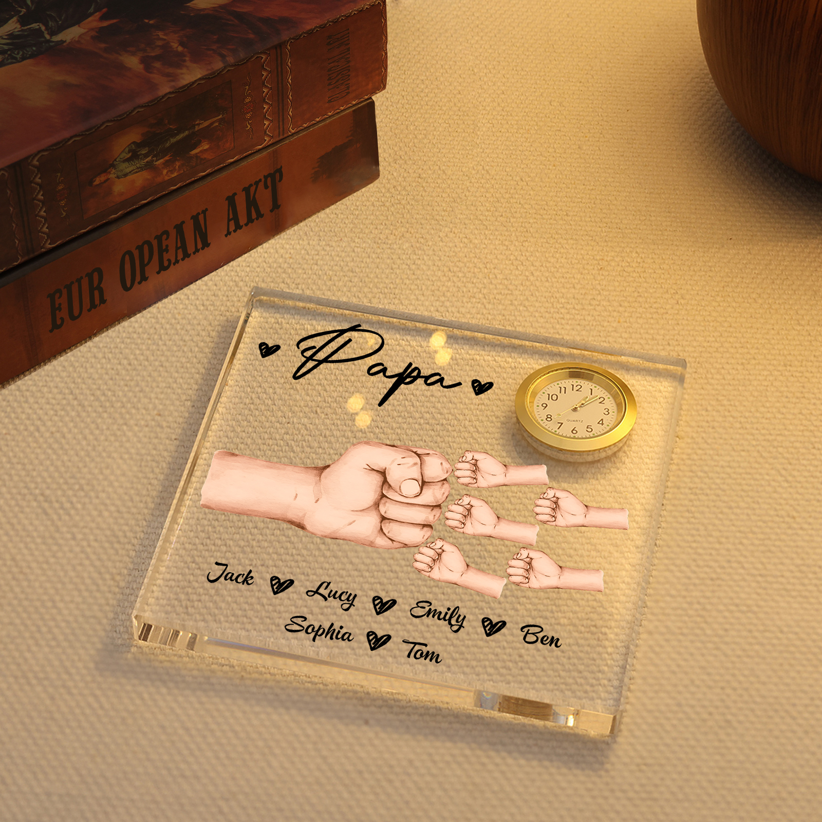 À Papa/Papi - Plaque Acrylique Poings Carré avec Horloge 6 Prénoms et 1 Texte Personnalisés