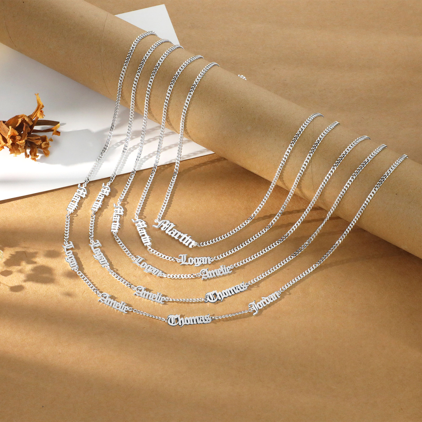 Collier Prénoms Gothique Personnalisable, 1-5 Noms