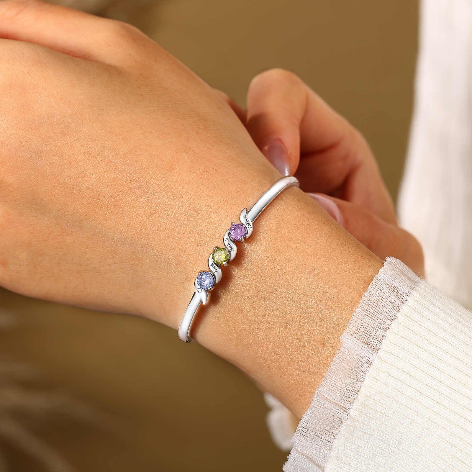 Bracelet jonc familial personnalisé pour femme avec pierres de naissance, personnalisé avec 1 à 5 prénoms et pierres