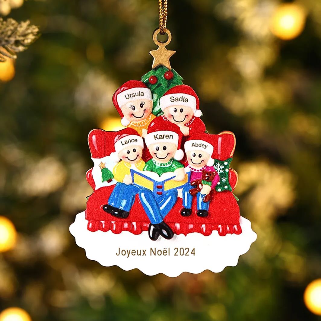 Décoration Sapin Noël en bois sapin et sofa 5 Prénoms Personnalisés avec texte et date Ornement de Noël Cadeau pour famille | Jessemade