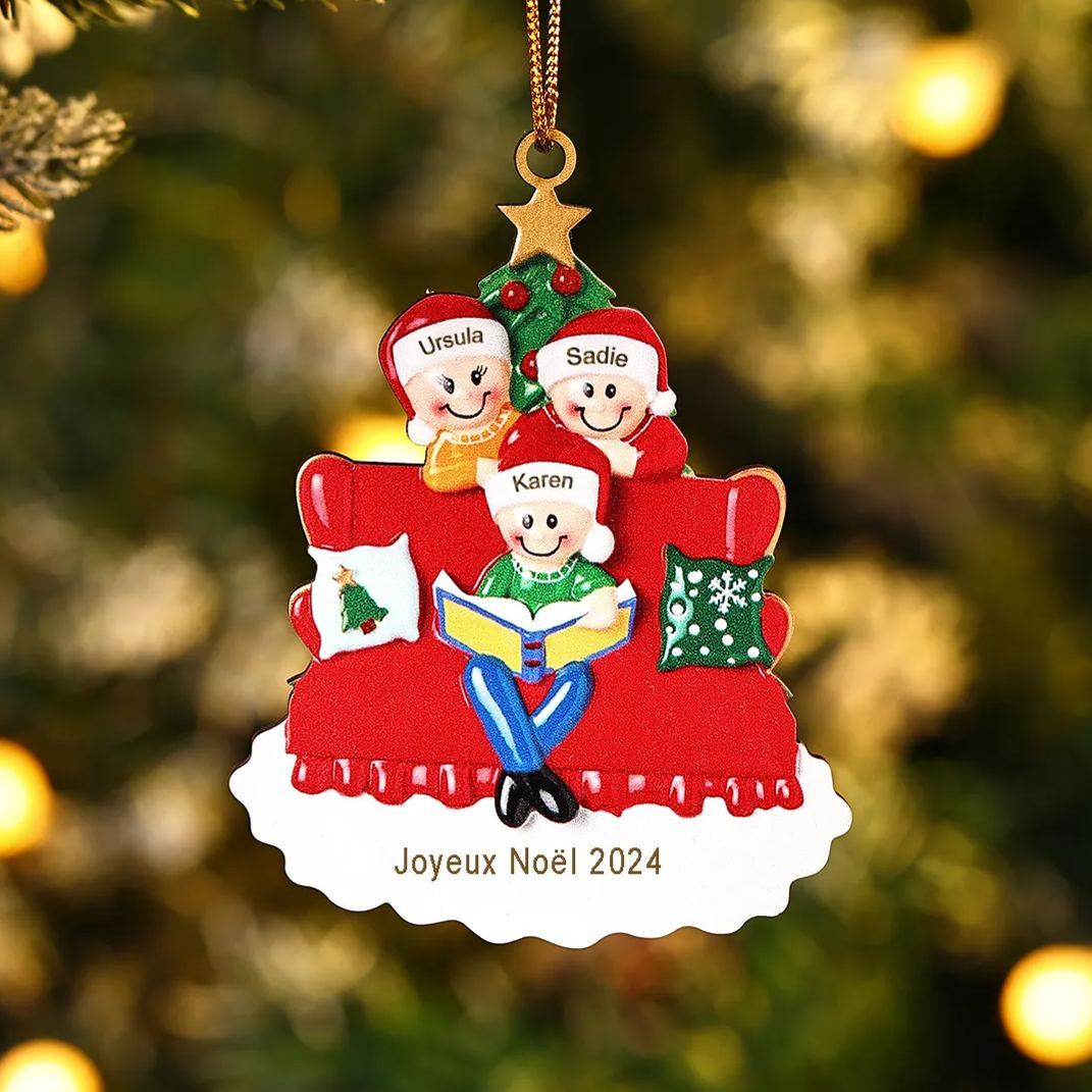 Décoration Sapin Noël en bois sapin et sofa 3 Prénoms Personnalisés avec texte et date Ornement de Noël Cadeau pour famille | Jessemade