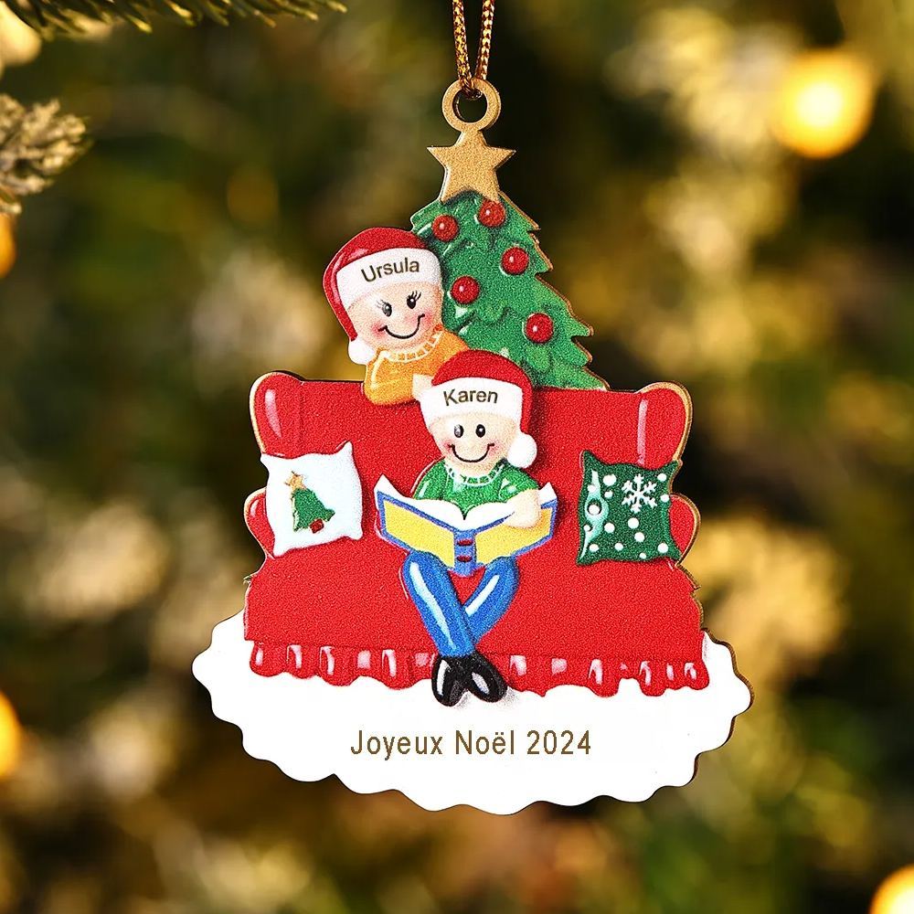 Décoration Sapin Noël en bois sapin et sofa 2 Prénoms Personnalisés avec texte et date Ornement de Noël Cadeau pour famille | Jessemade