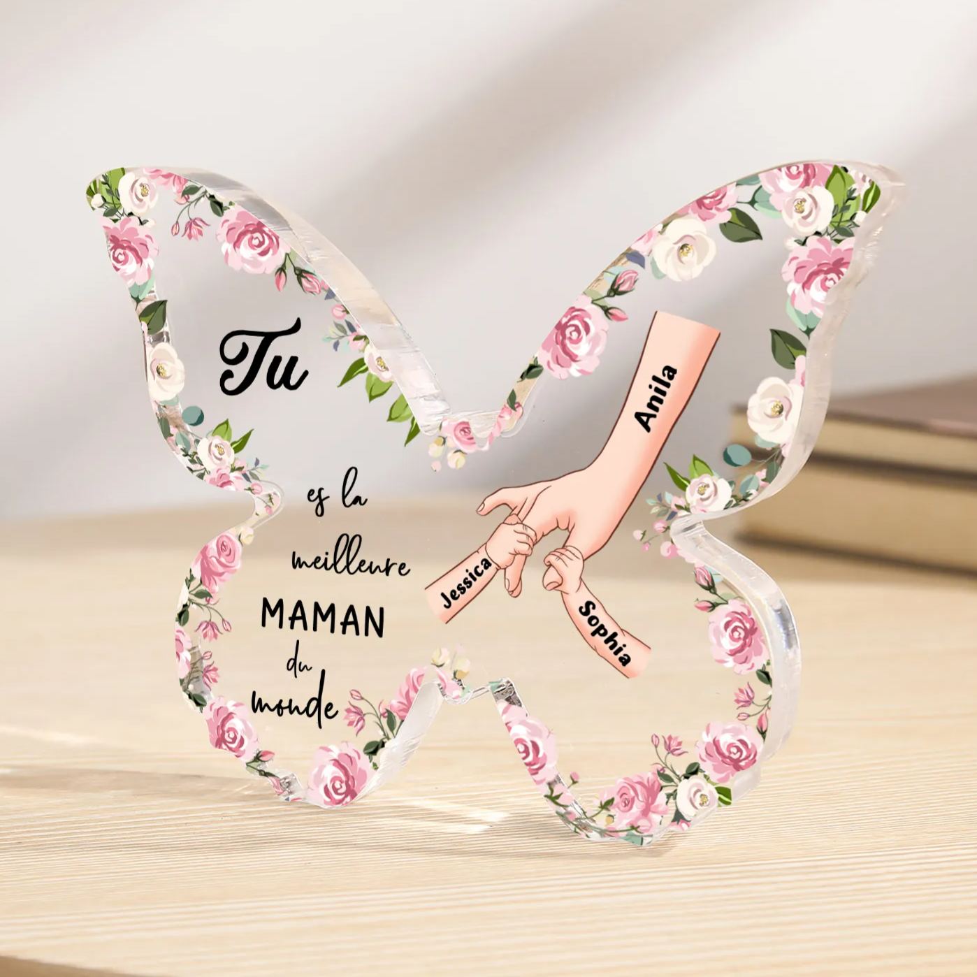 À ma Maman - Plaque Acrylique 3 Prénoms Personnalisés Décoration la Main dans la Main en forme de Papillon | Jessemade