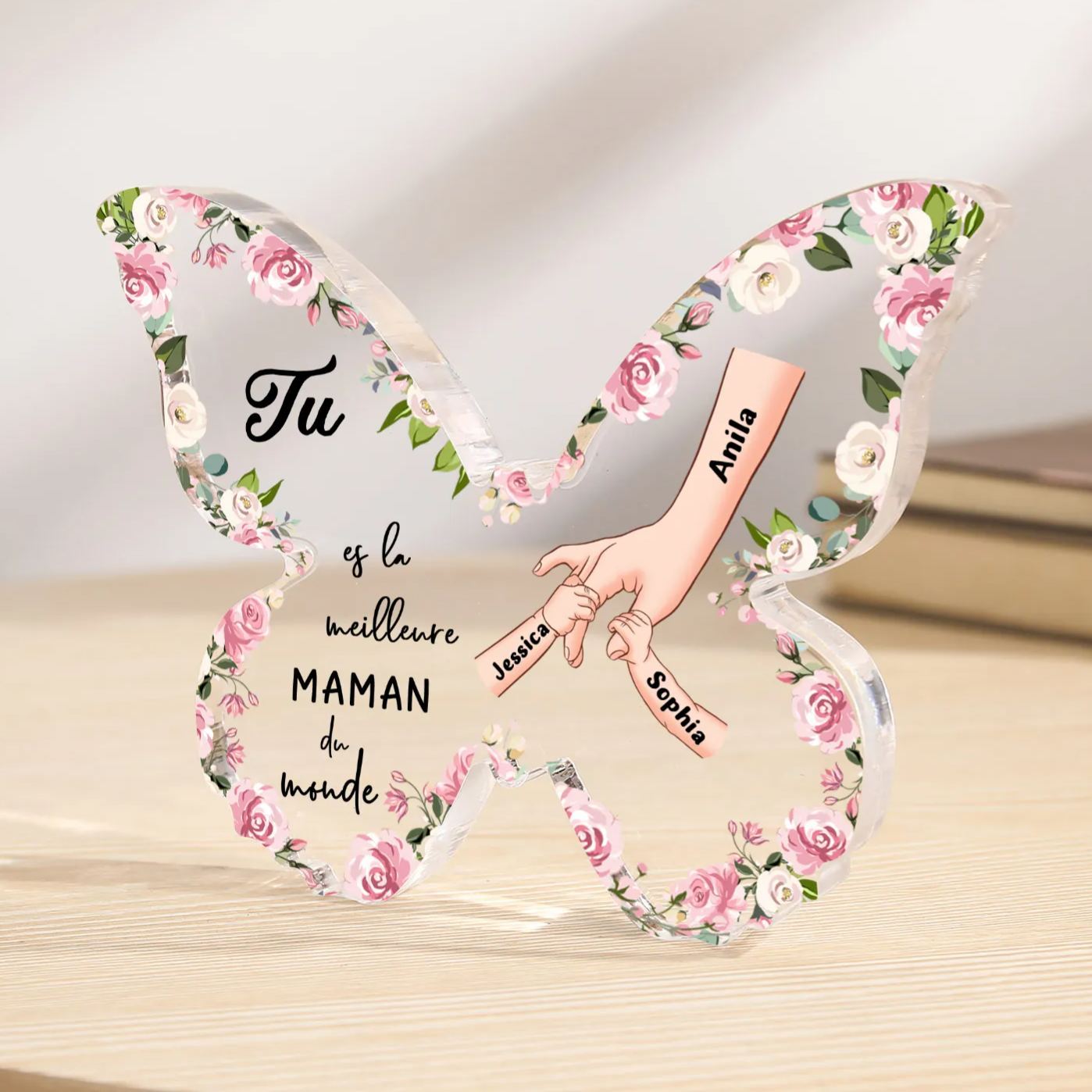 À ma Maman - Plaque Acrylique 3 Prénoms Personnalisés Décoration la Main dans la Main en forme de Papillon | Jessemade