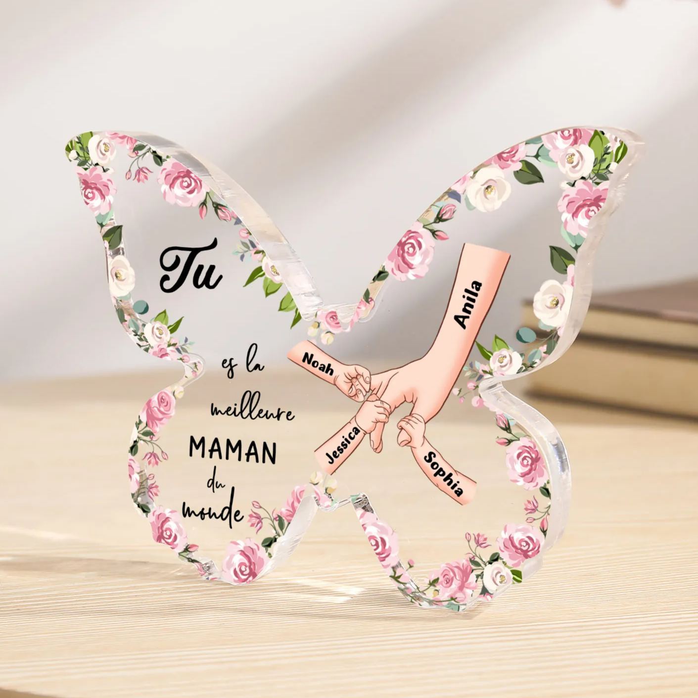 À ma Maman - Plaque Acrylique 4 Prénoms Personnalisés Décoration la Main dans la Main en forme de Papillon | Jessemade