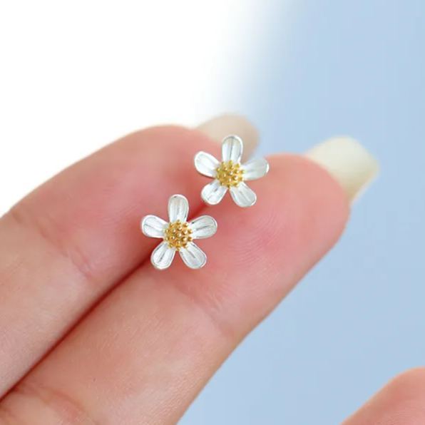 Boucles d’Oreilles Puces Fleur en forme de Marguerite | Jessemade