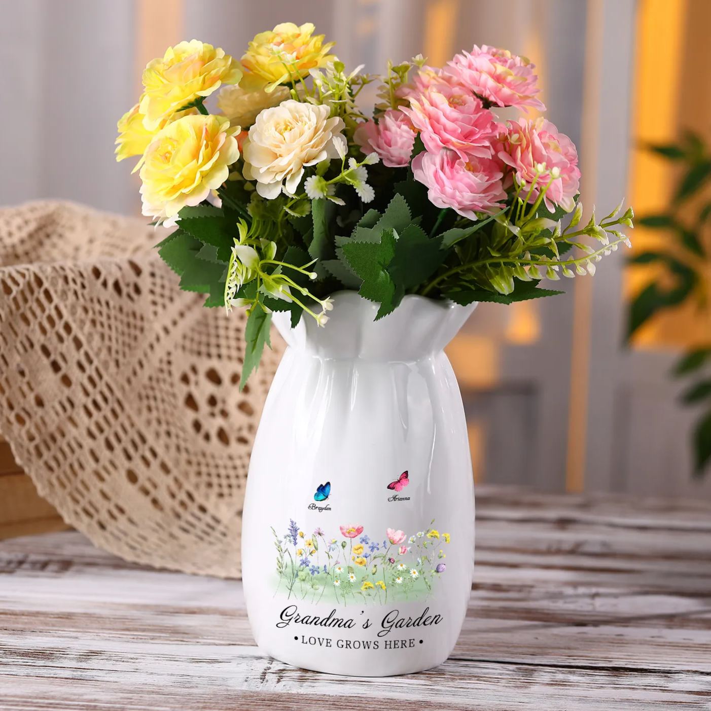 À Maman/Mamie - Vase en Céramique Personnalisés avec 2-6 Prénoms et 2 Textes Vase 4 Motif Papillons Colorés (sans fleurs) | Jessemade