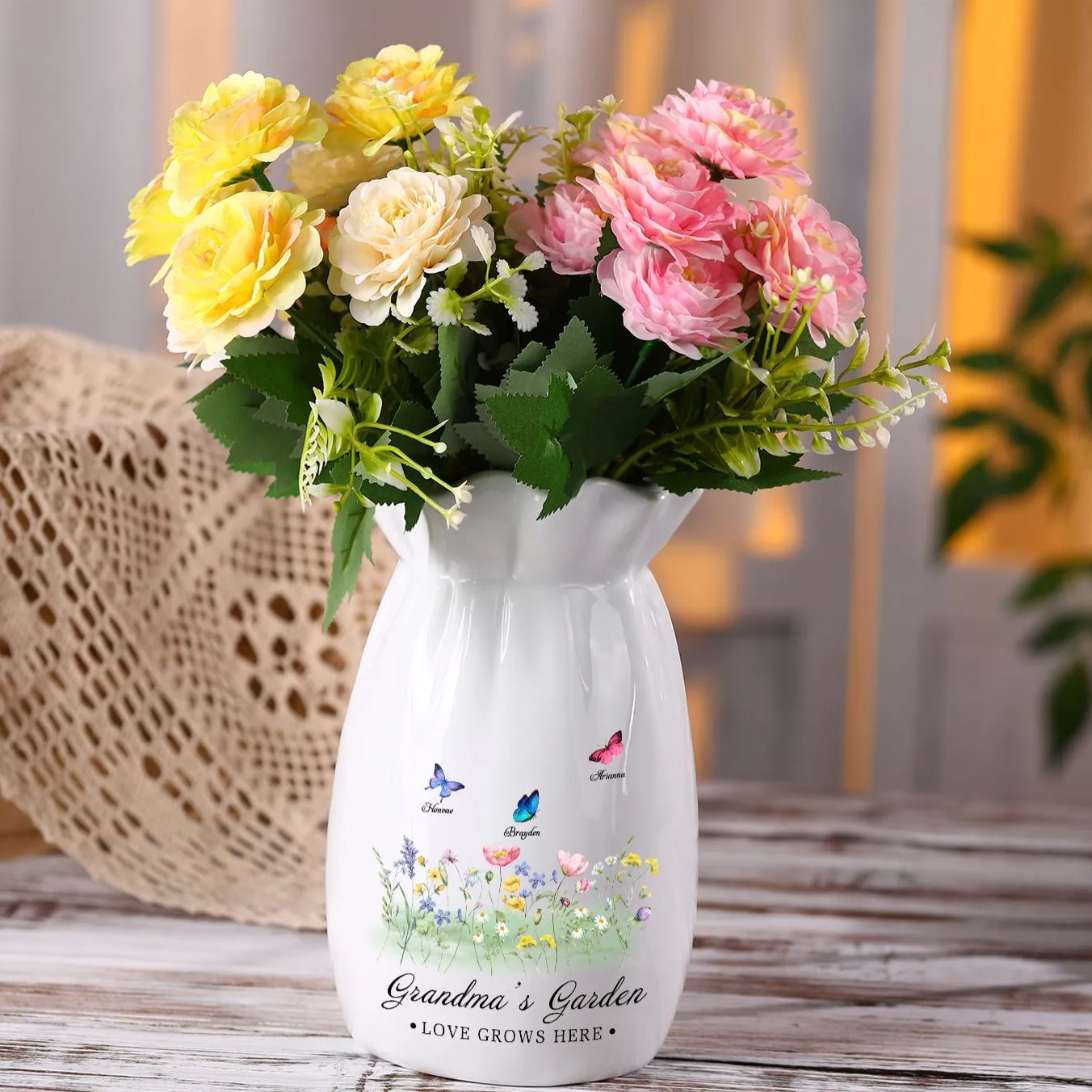 À Maman/Mamie - Vase en Céramique Personnalisés avec 2-6 Prénoms et 2 Textes Vase 4 Motif Papillons Colorés (sans fleurs) | Jessemade