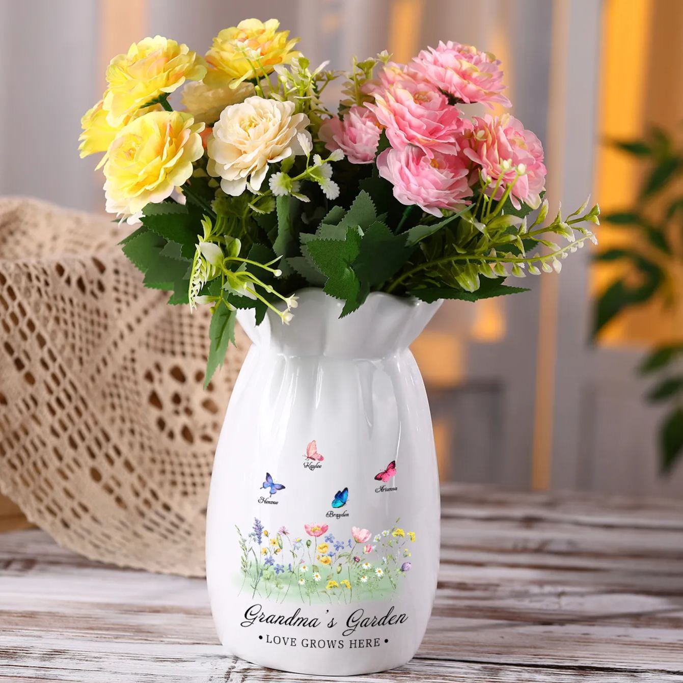 À Maman/Mamie - Vase en Céramique Personnalisés avec 2-6 Prénoms et 2 Textes Vase 4 Motif Papillons Colorés (sans fleurs) | Jessemade