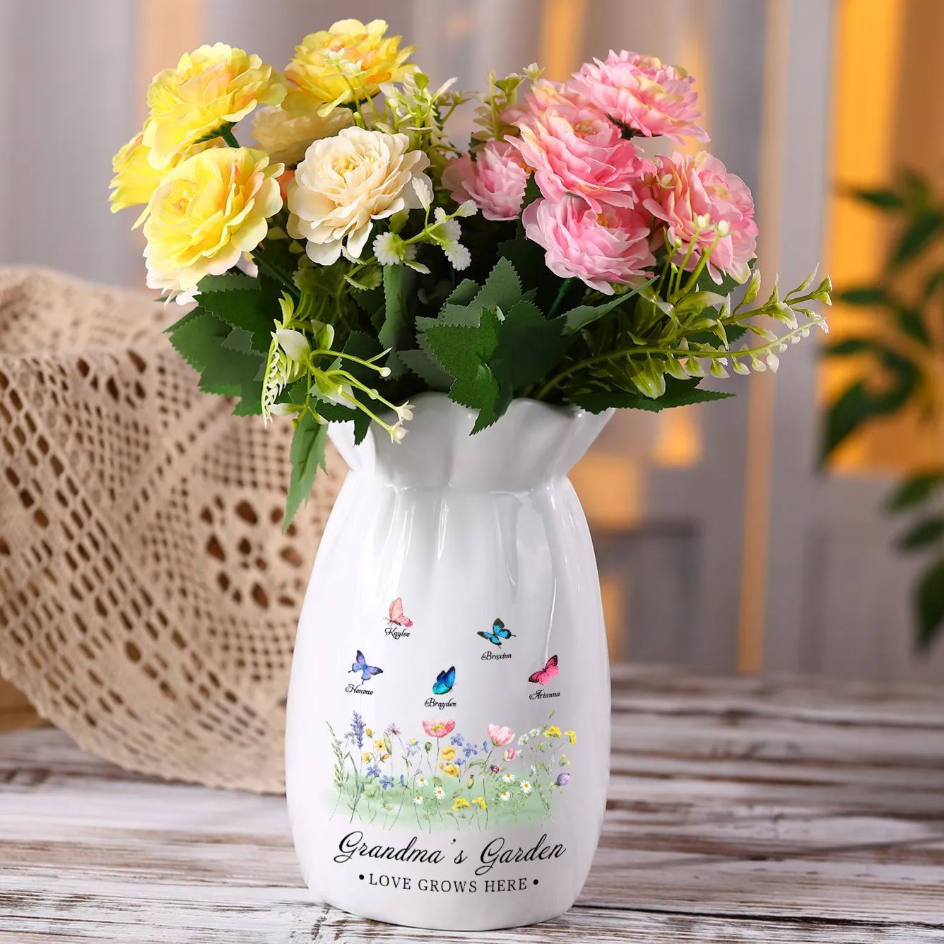À Maman/Mamie - Vase en Céramique Personnalisés avec 2-6 Prénoms et 2 Textes Vase 4 Motif Papillons Colorés (sans fleurs) | Jessemade