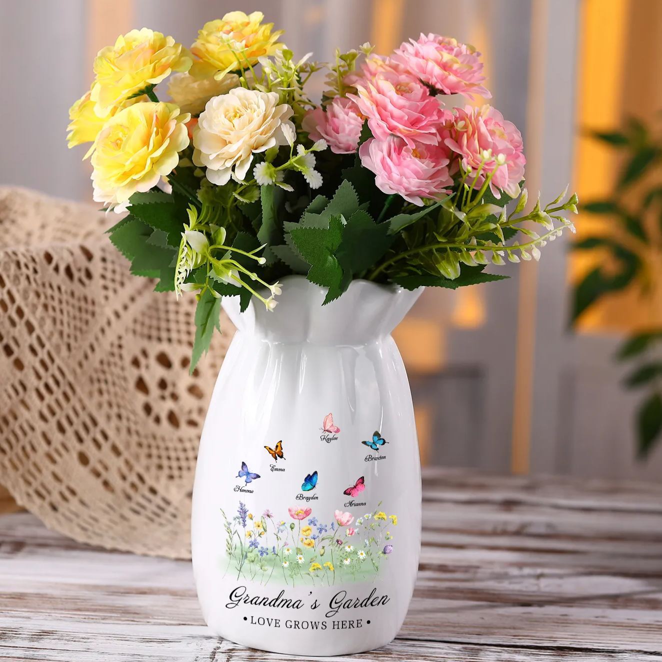 À Maman/Mamie - Vase en Céramique Personnalisés avec 2-6 Prénoms et 2 Textes Vase 4 Motif Papillons Colorés (sans fleurs) | Jessemade