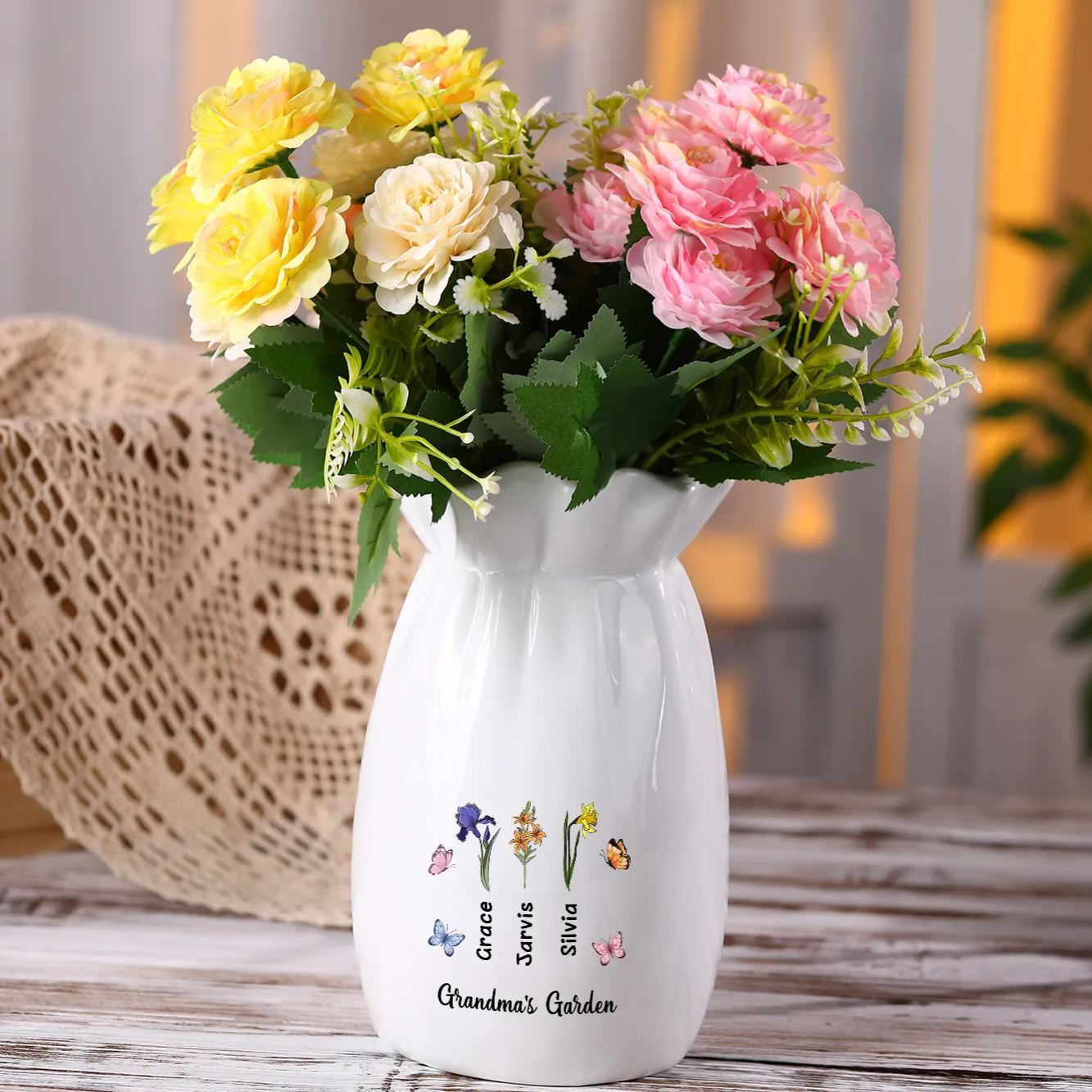 À Maman/Mamie - Vase en Céramique Personnalisés avec 1-6 Prénoms et 2 Textes Vase 4 Motif Papillons Colorés (sans fleurs) | Jessemade