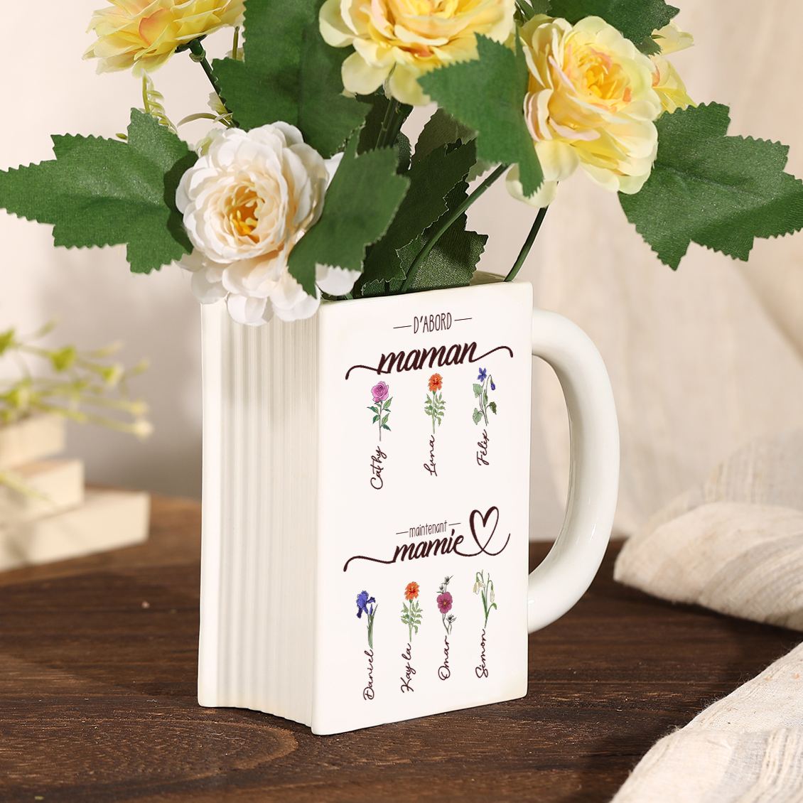 Vase Livre Personnalisé « D'abord Maman, Maintenant Mamie » avec 2 à 10 Prénoms et Fleurs de Naissance