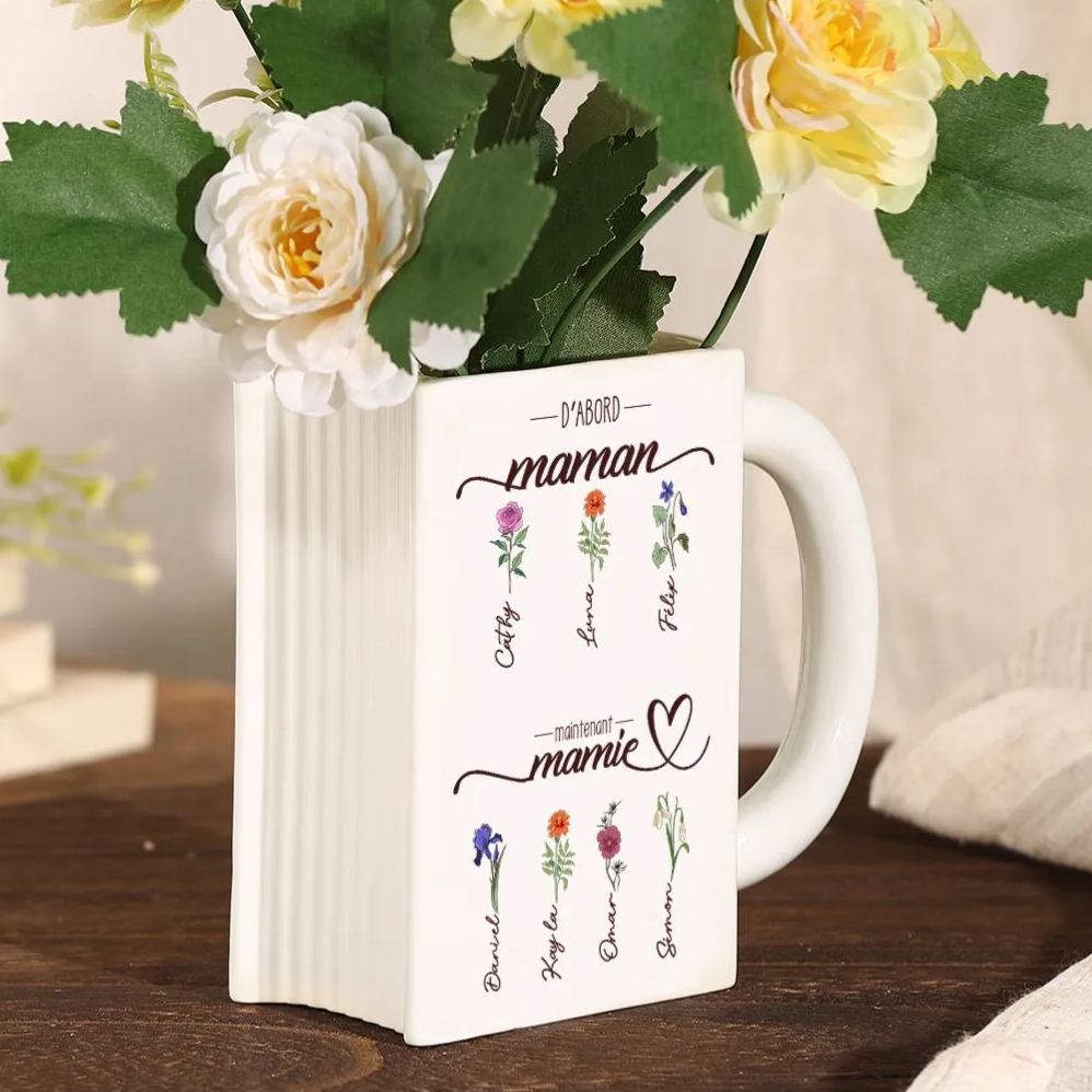Vase Livre Personnalisé « D'abord Maman, Maintenant Mamie » avec 2 à 10 Prénoms et Fleurs de Naissance