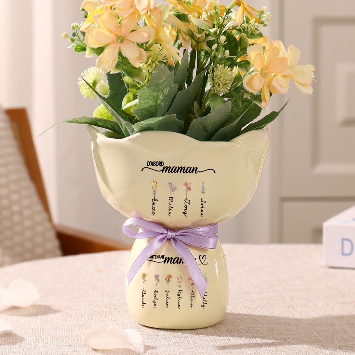 Vase Personnalisé en forme de Bouquet avec 2–12 Prénoms et Fleurs de Naissance pour Maman ou Mamie