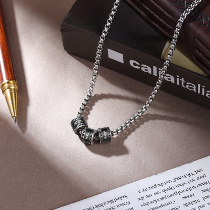 Collier chaîne avec perles cylindriques personnalisées (2 à 5 prénoms) – bijou homme moderne