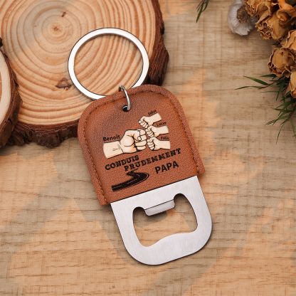 Porte-clés personnalisé en cuir avec décapsuleur pour papa, personnalisé avec 2 à 5 prénoms, motif « fist bump », « Conduis prudemment », cadeau pratique pour la fête des Pères et l’anniversaire de papa | Jessemade