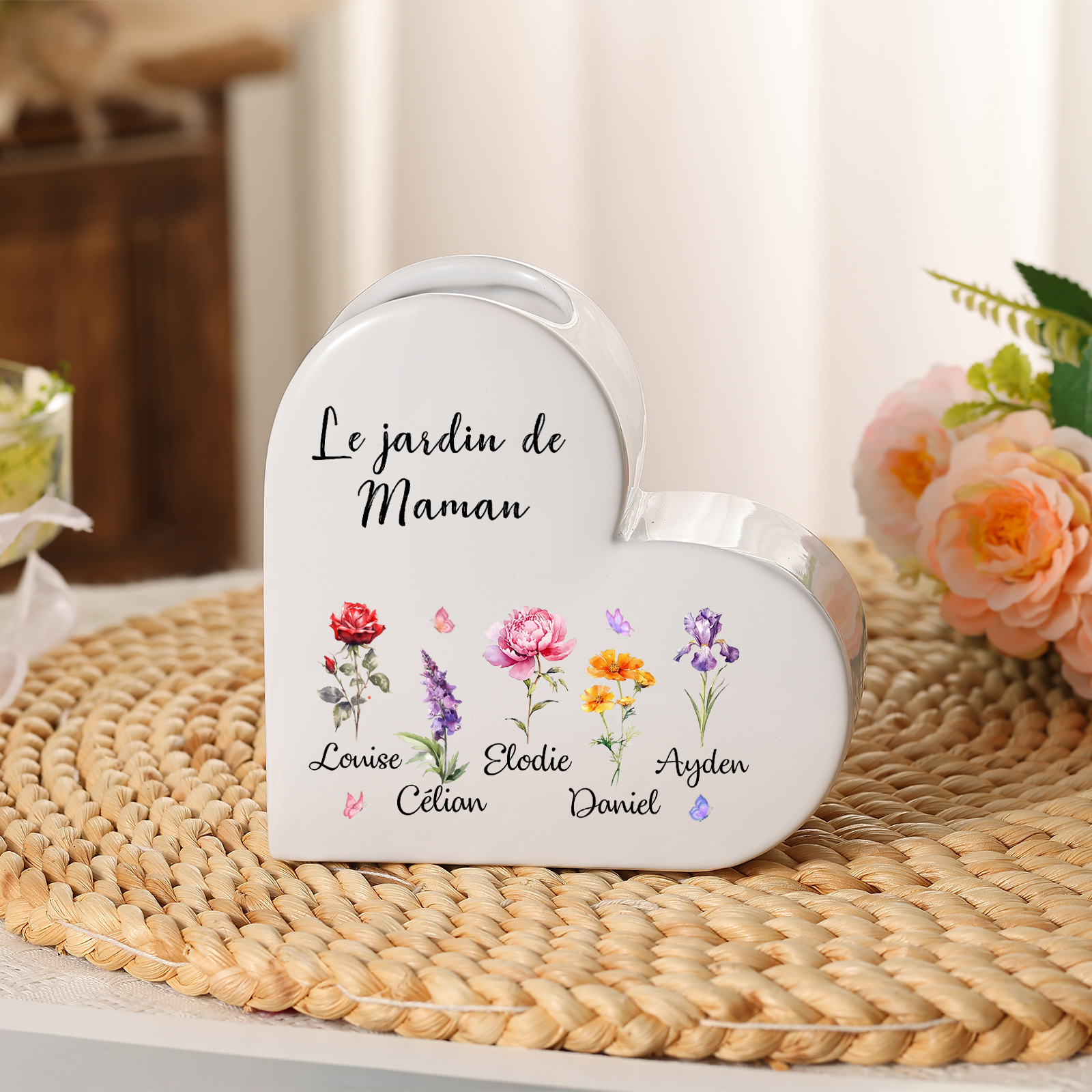 Vase Cœur en Céramique Personnalisé avec 1 à 12 Fleurs de naissance et Prénoms des Enfants
