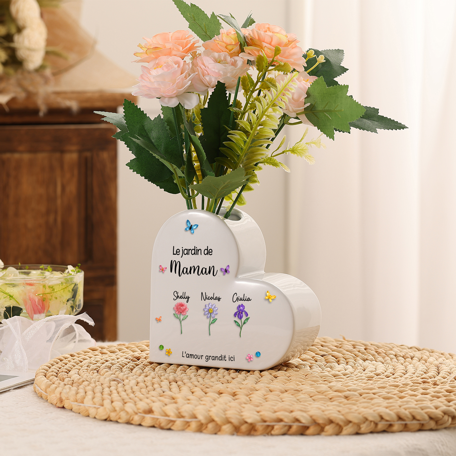 Vase Cœur en Céramique Personnalisé avec 1 à 10 Prénoms et Fleurs de naissance pour Maman/Mamie