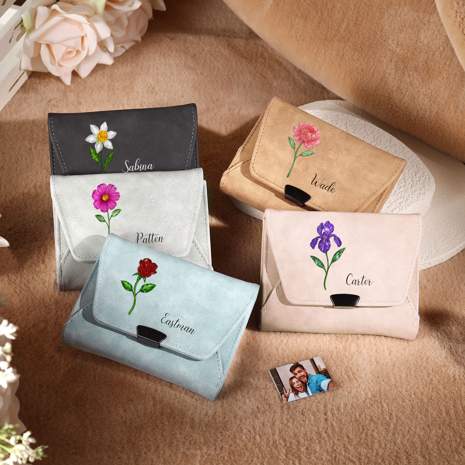Portefeuille pour femme personnalisé en cuir avec fleur de naissance et prénom