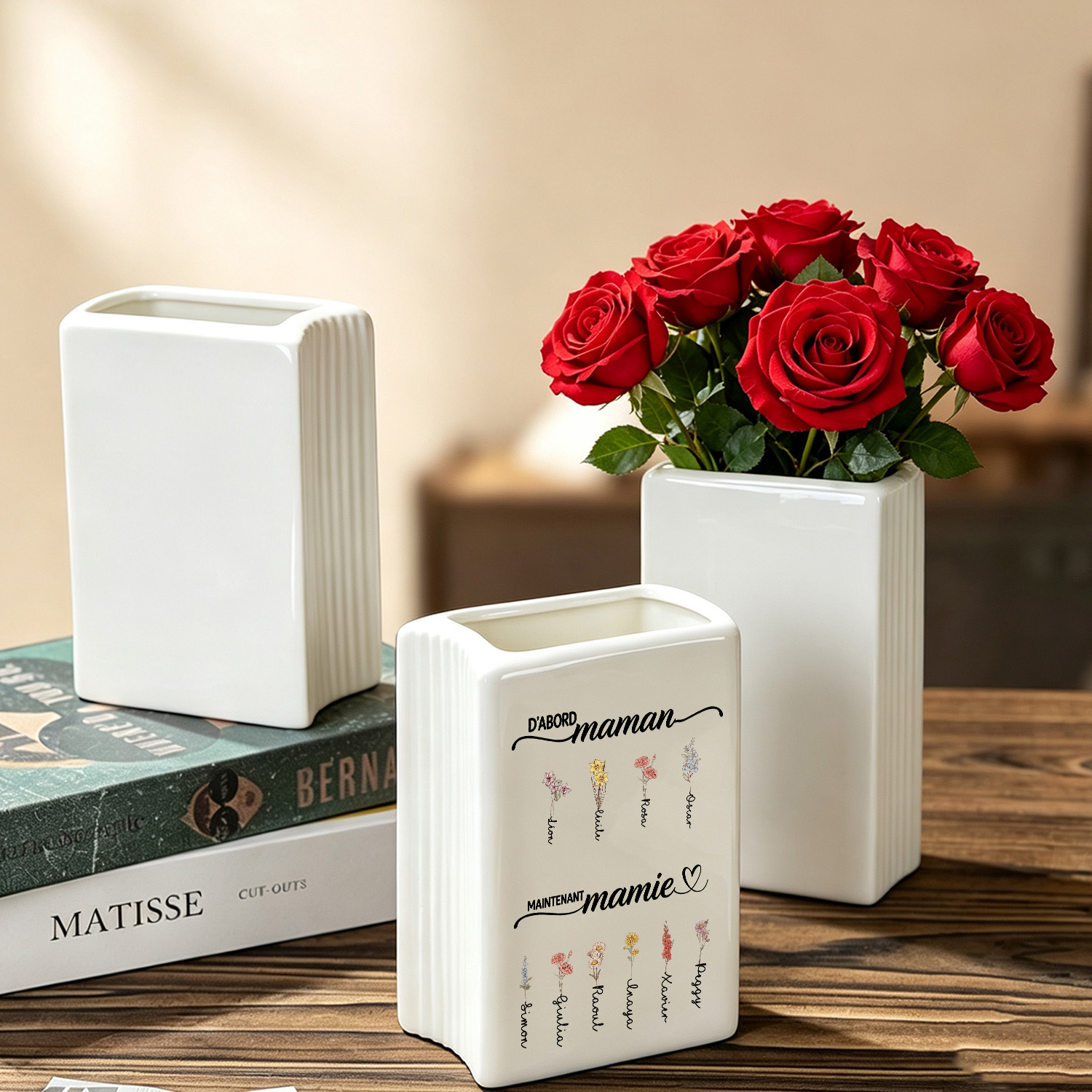 Vase Livre en Céramique Personnalisé pour Maman ou Mamie avec 2 à 12 Prénoms et Fleurs de Naissance