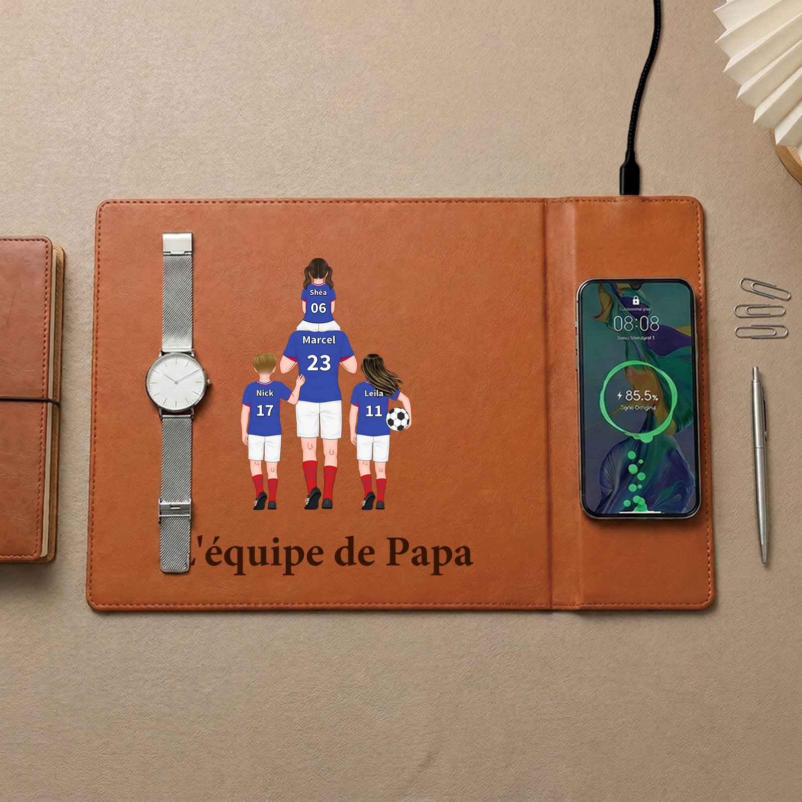 Sous-Main de bureau Personnalisé en cuir avec fonction de charge sans fil « L’équipe de papa », avec 1 à 8 personnages d’enfants et prénoms