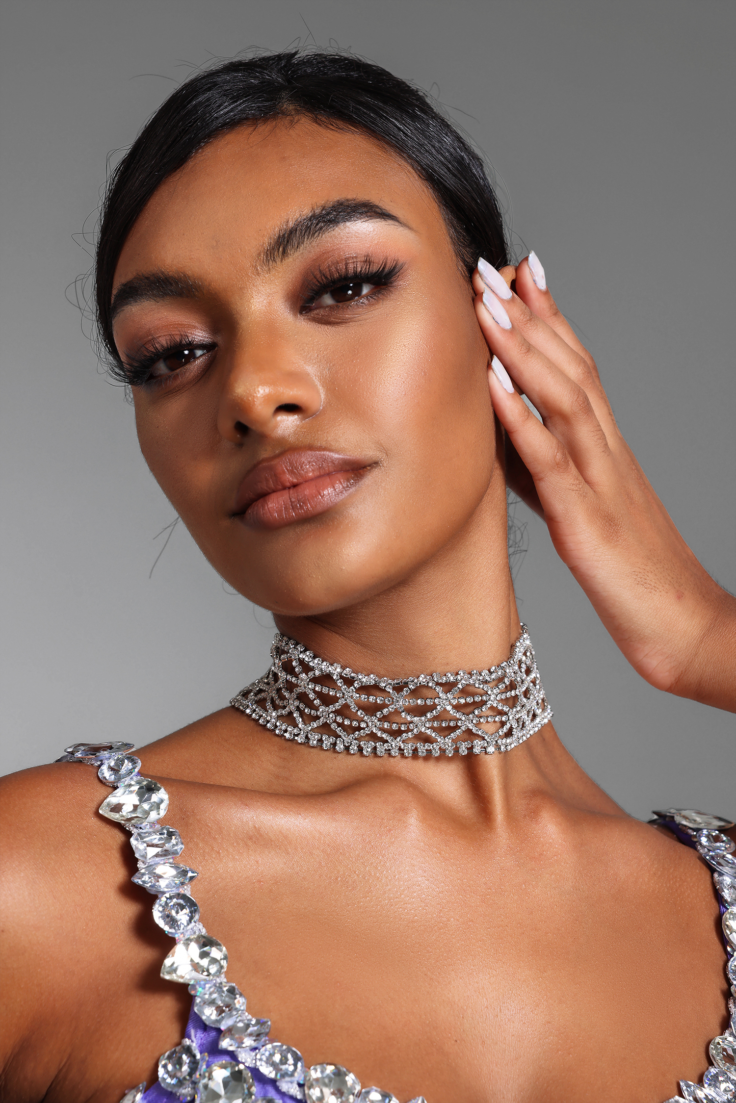 Faux Diamond Cut-Out Choker