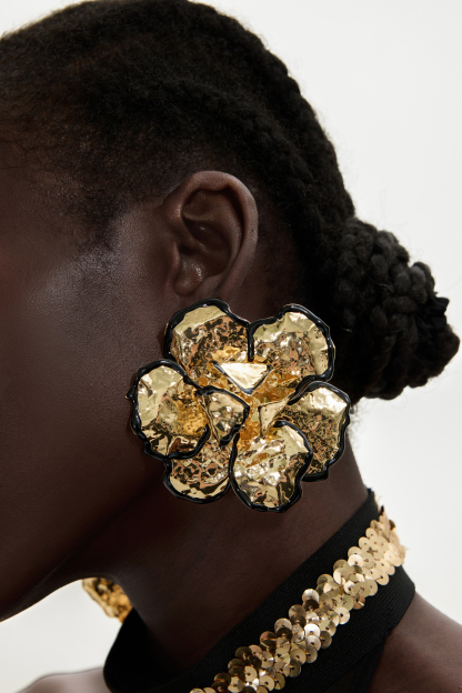 FlowerShape Linear Trim Metal Earrings