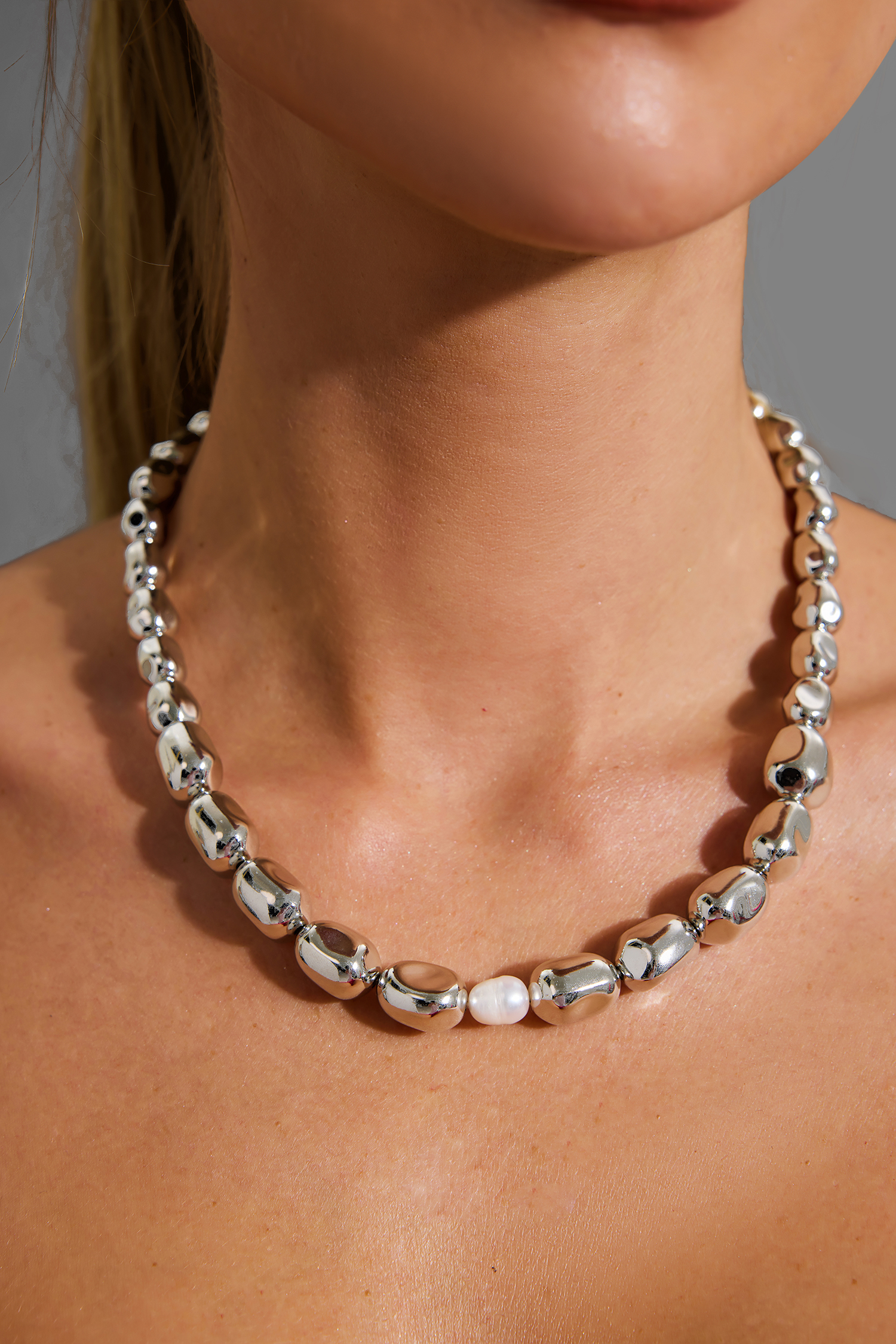 Faux Pearl Irregular Shape Metal Necklace