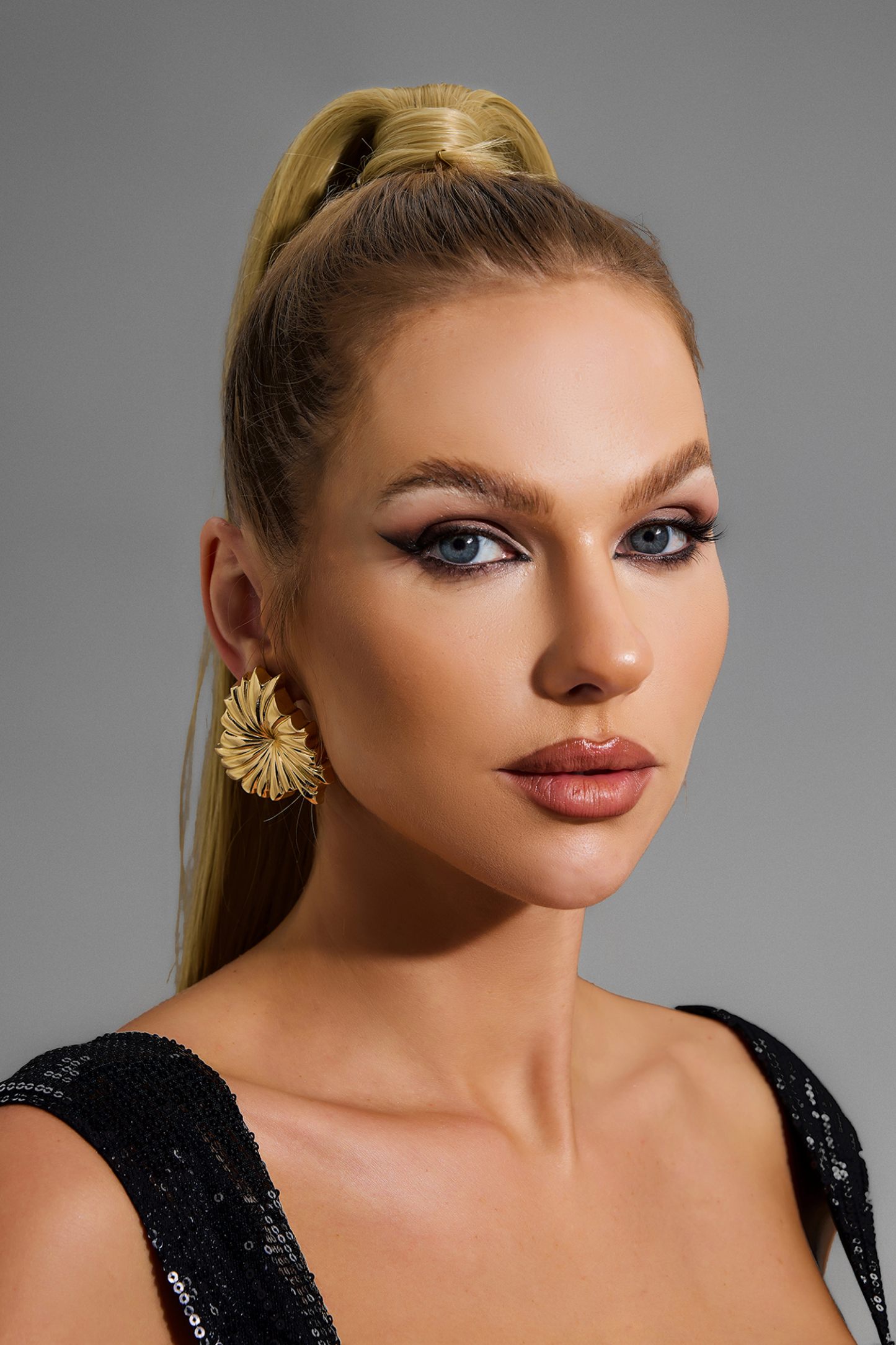 Metal Pleated Shape Stud Earrings