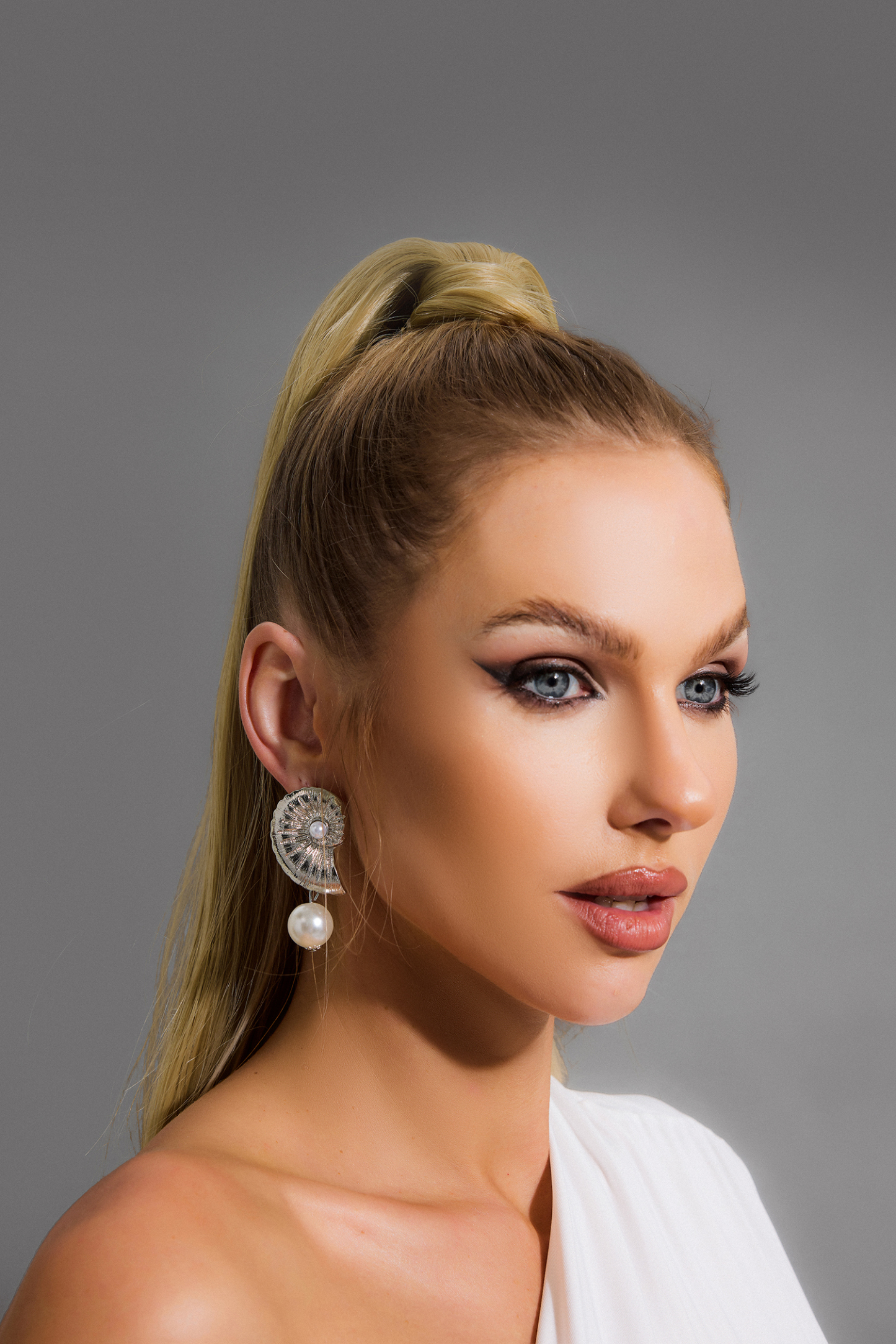 Metal Whelk Faux Pearl Earrings