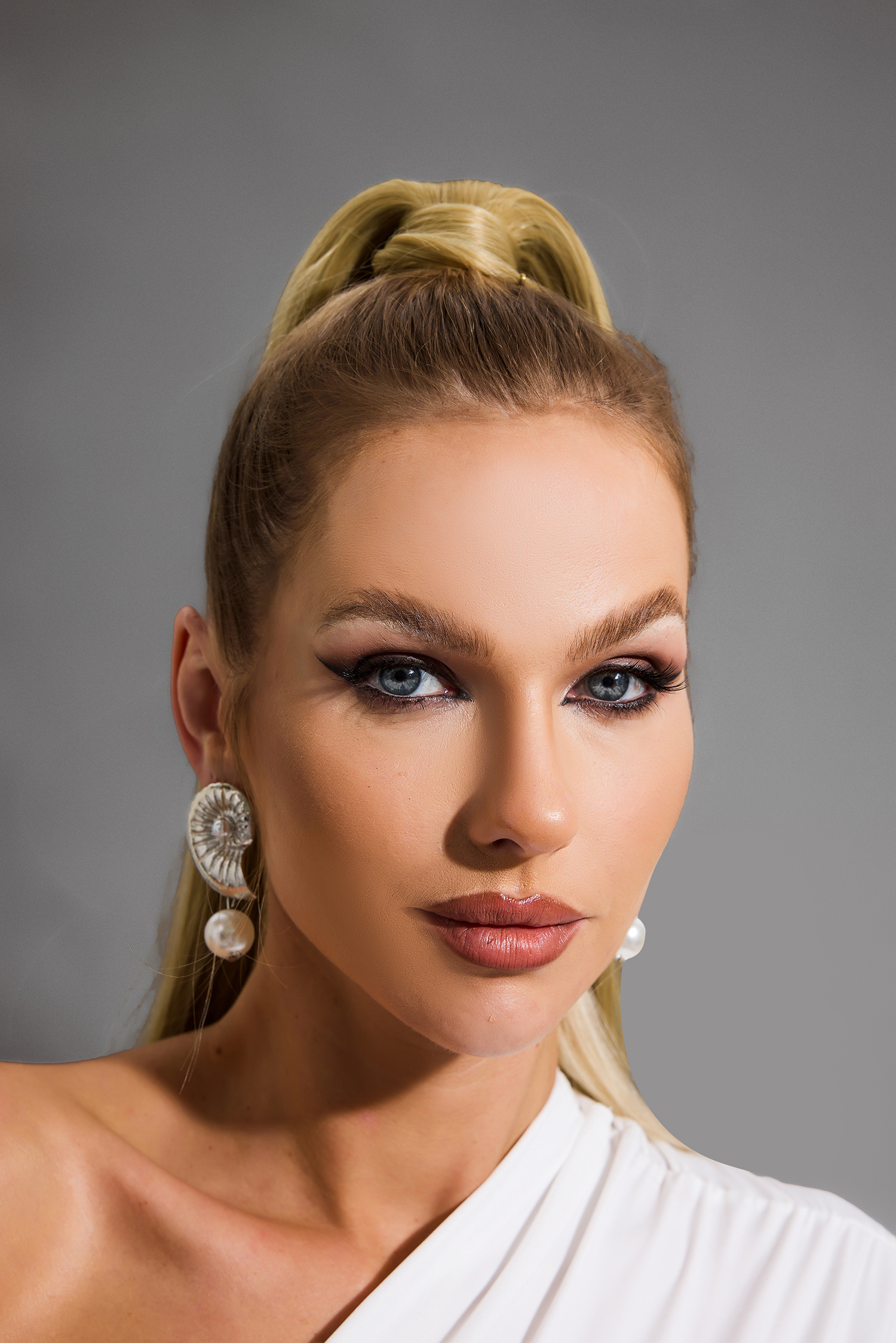 Metal Whelk Faux Pearl Earrings