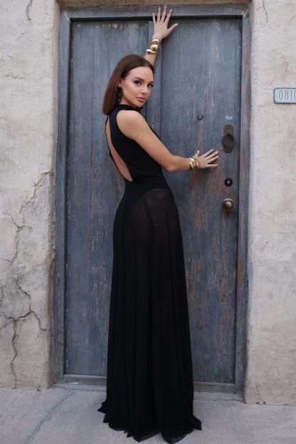 Vestido largo sin mangas con espalda descubierta y malla